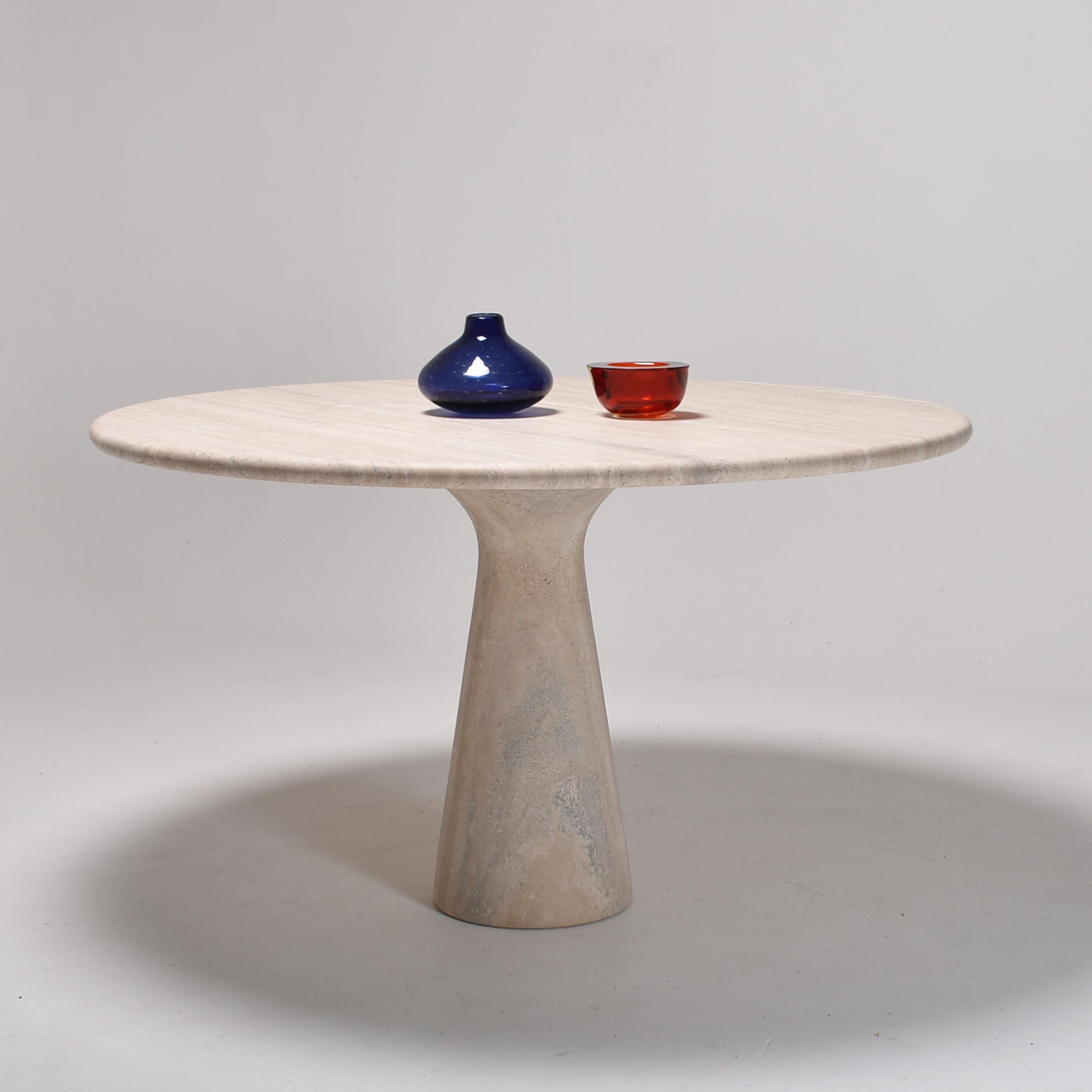 Mid-Century Modern Cream Round Pedestal Travertine Dining Table, Italy, 1970 3