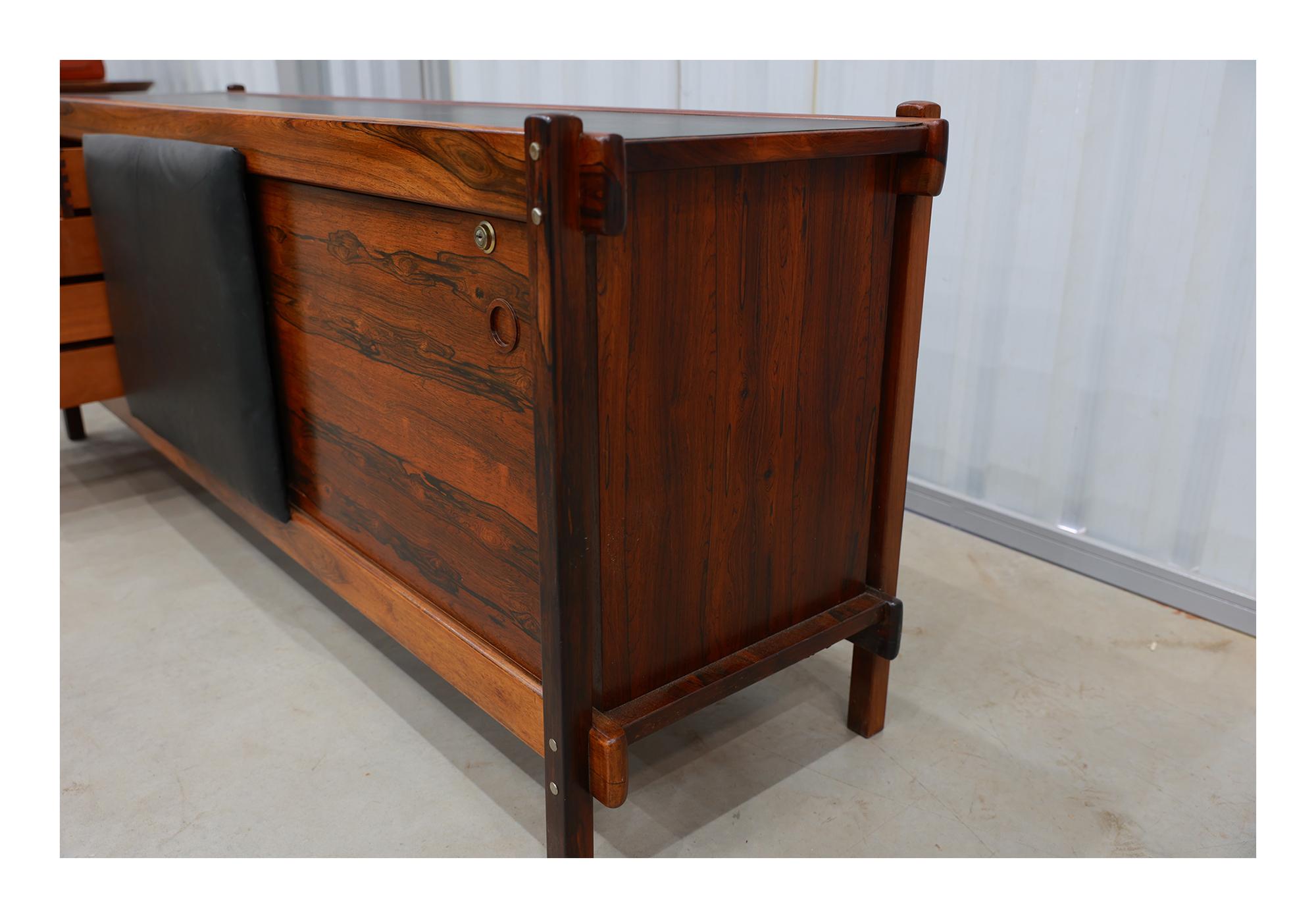 Mid Century Modern Credenza “Adolpho” in hardwood by Sergio Rodrigues, Brazil For Sale 3