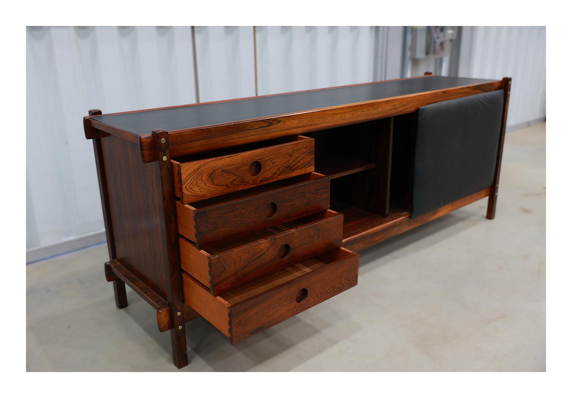 Mid Century Modern Credenza “Adolpho” in hardwood by Sergio Rodrigues, Brazil For Sale 5