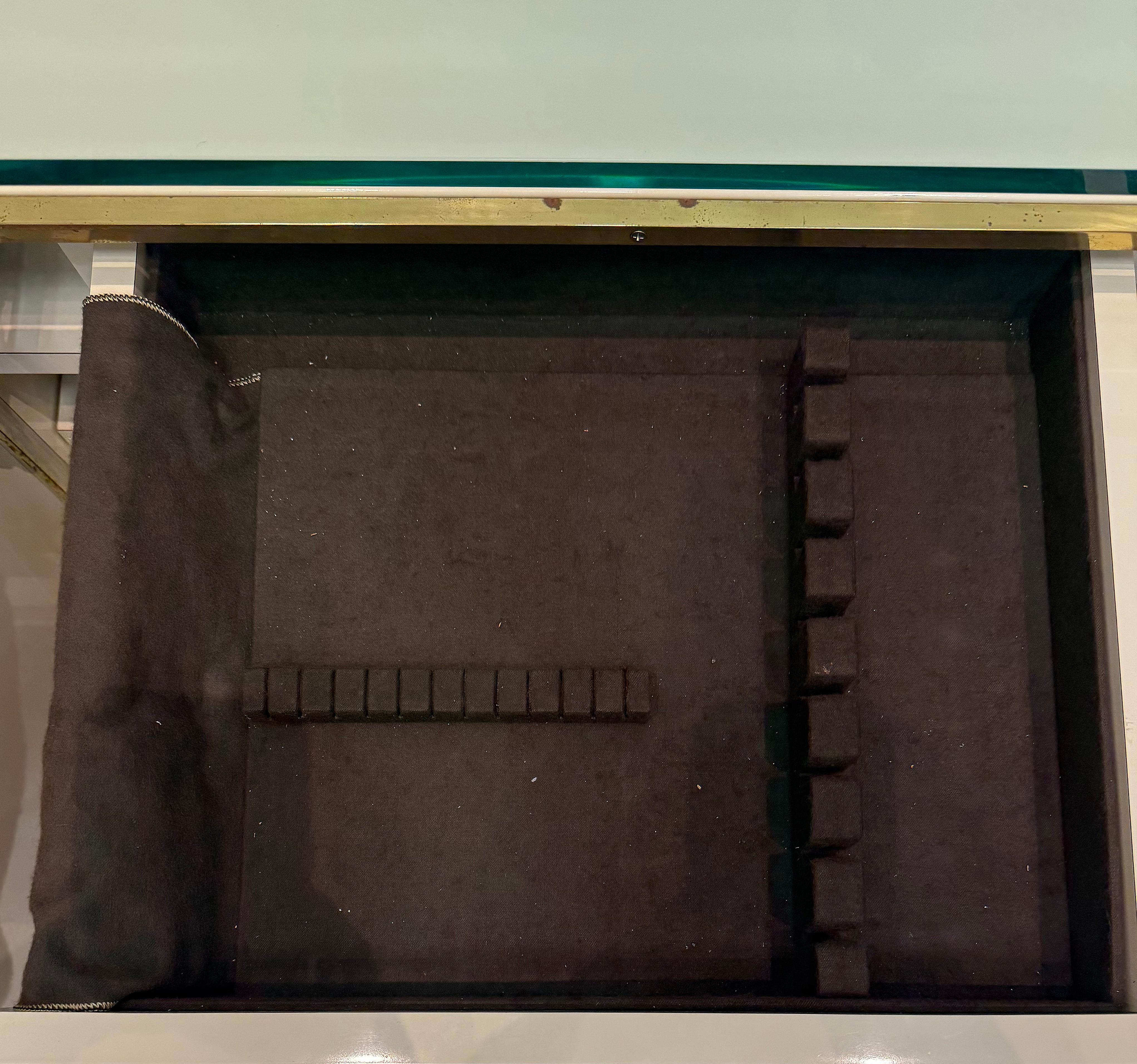 Ottone Credenza moderna di metà secolo, ottone e vetro, ispirata a Cardin in vendita