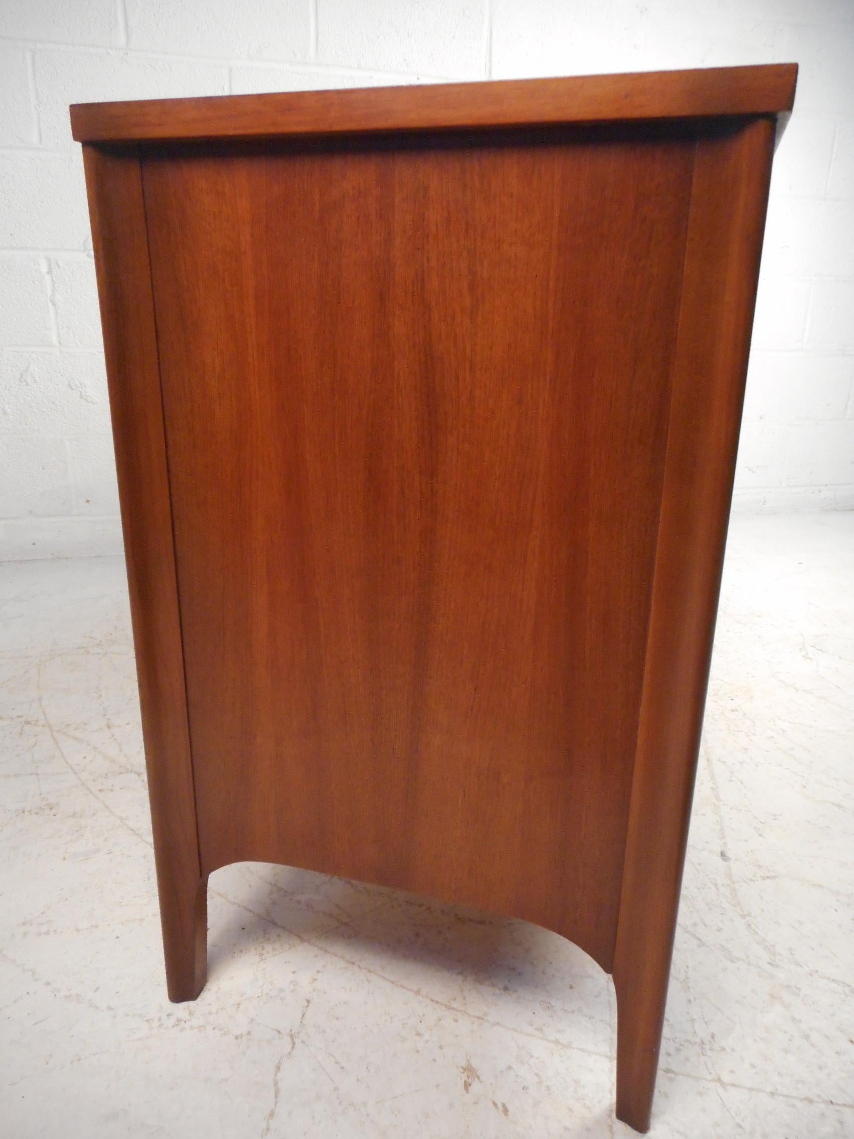 Mid-Century Modern Credenza by Broyhill 2