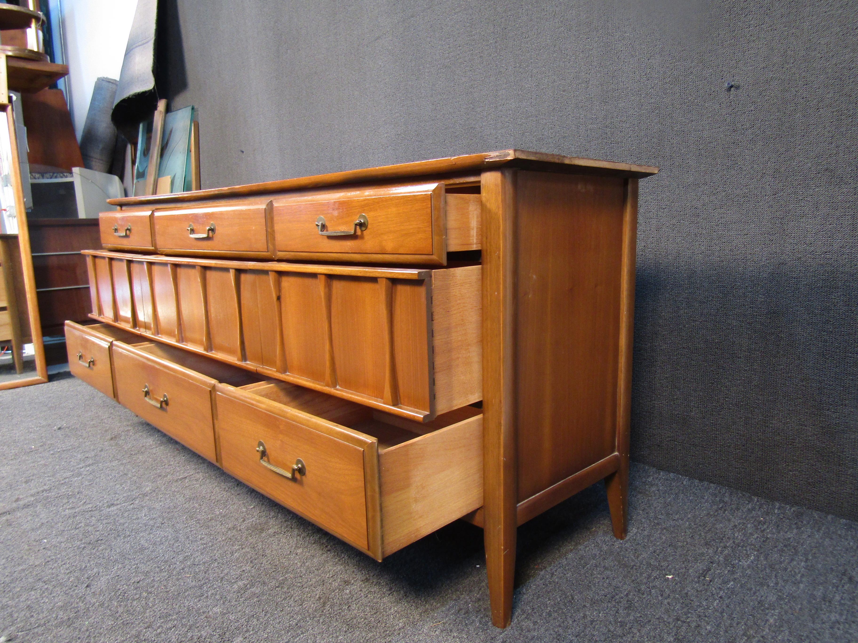 Mid-Century Modern Credenza by Kroehler 5