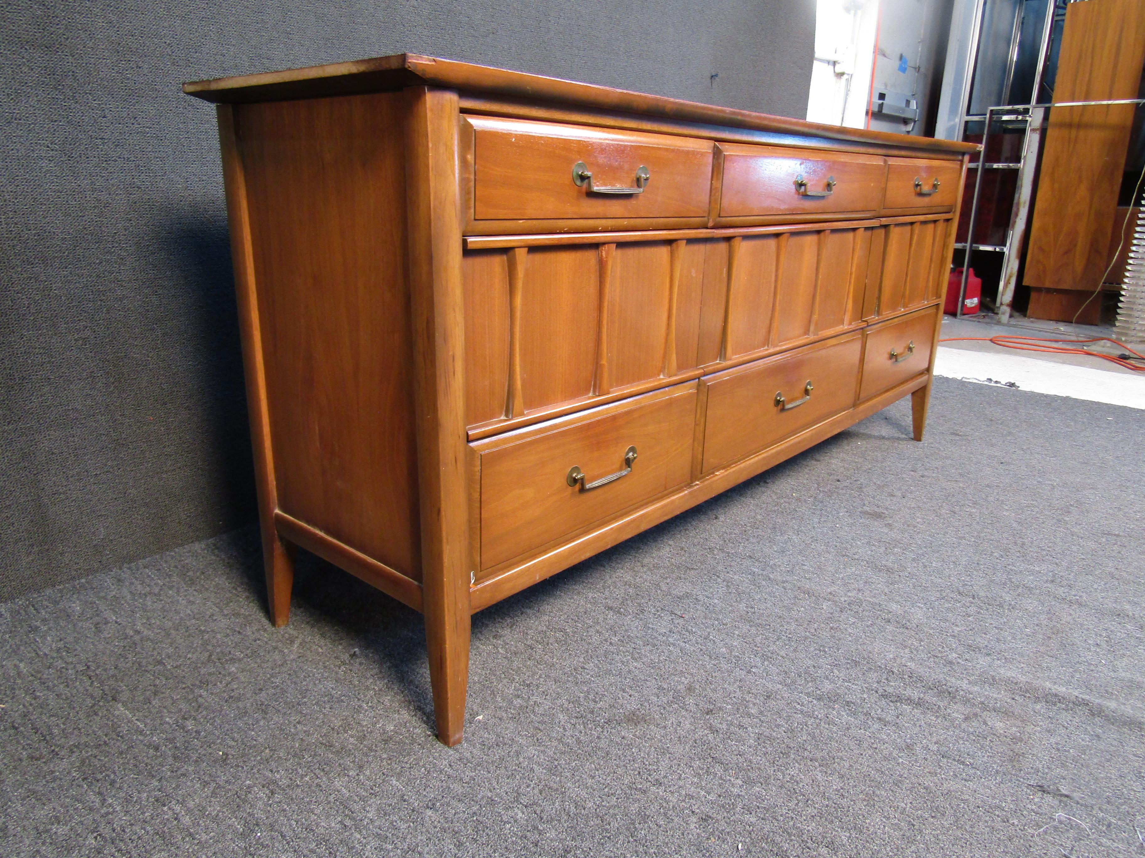 Mid-Century Modern Credenza by Kroehler In Good Condition In Brooklyn, NY