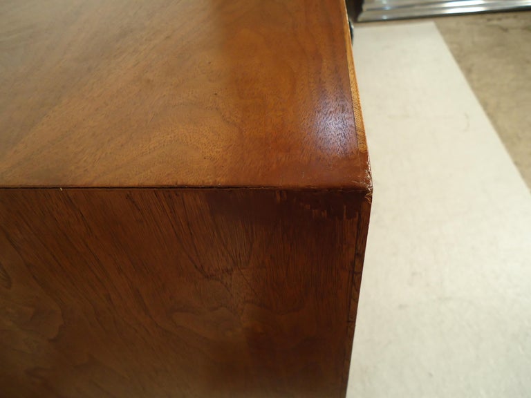 Mid-Century Modern Credenza by Lane For Sale 2