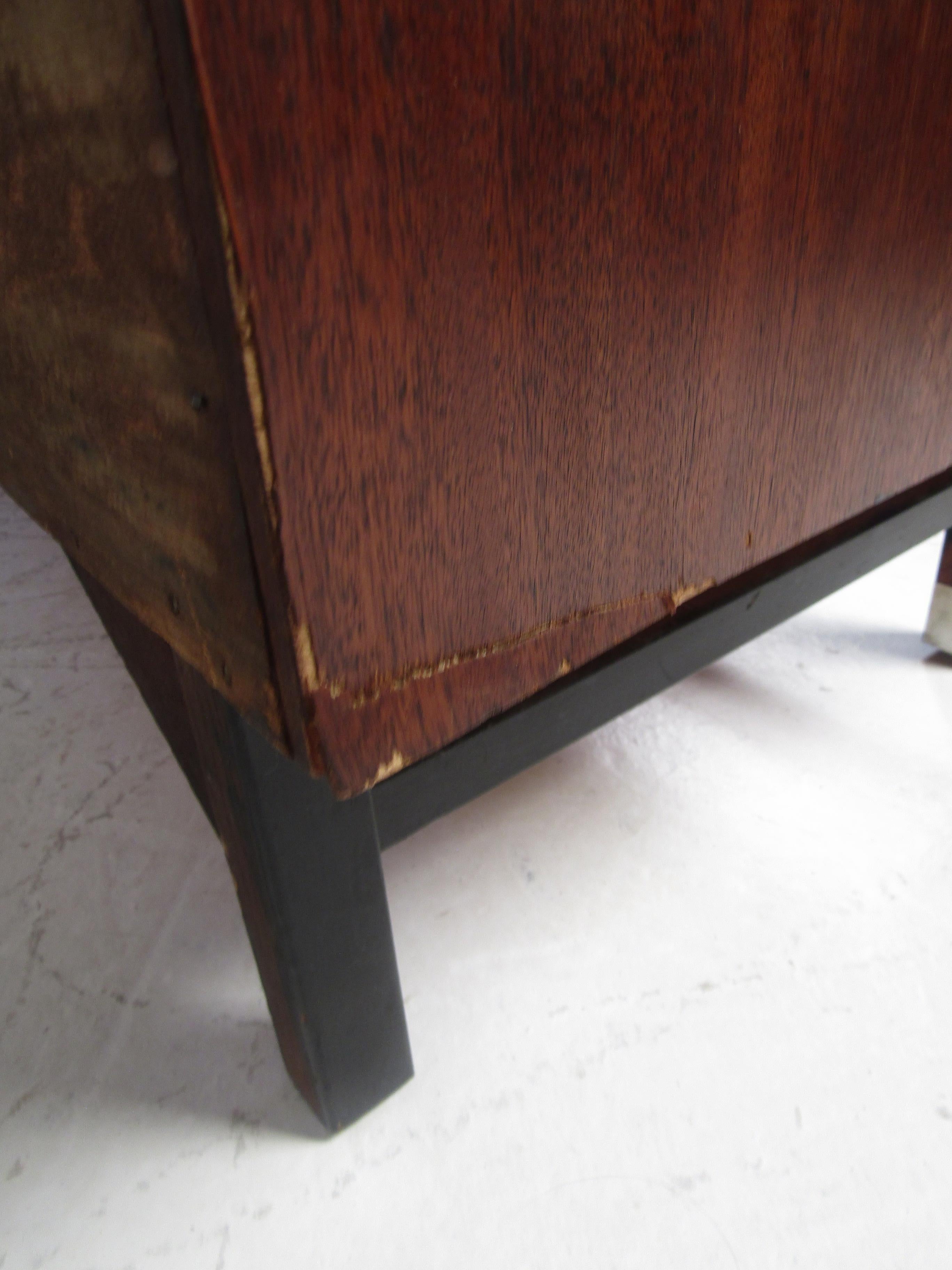 Mid-Century Modern Credenza by Stanley 9