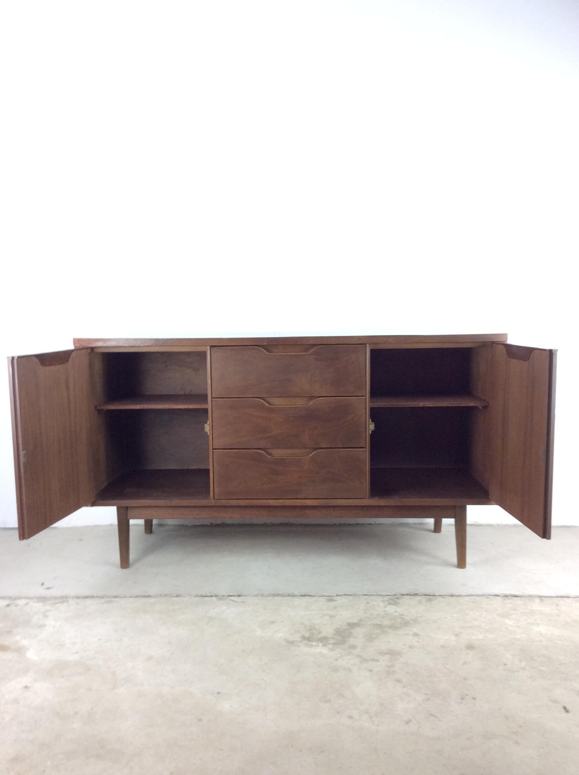 Mid-Century Modern Credenza by Stanley Furniture For Sale 5