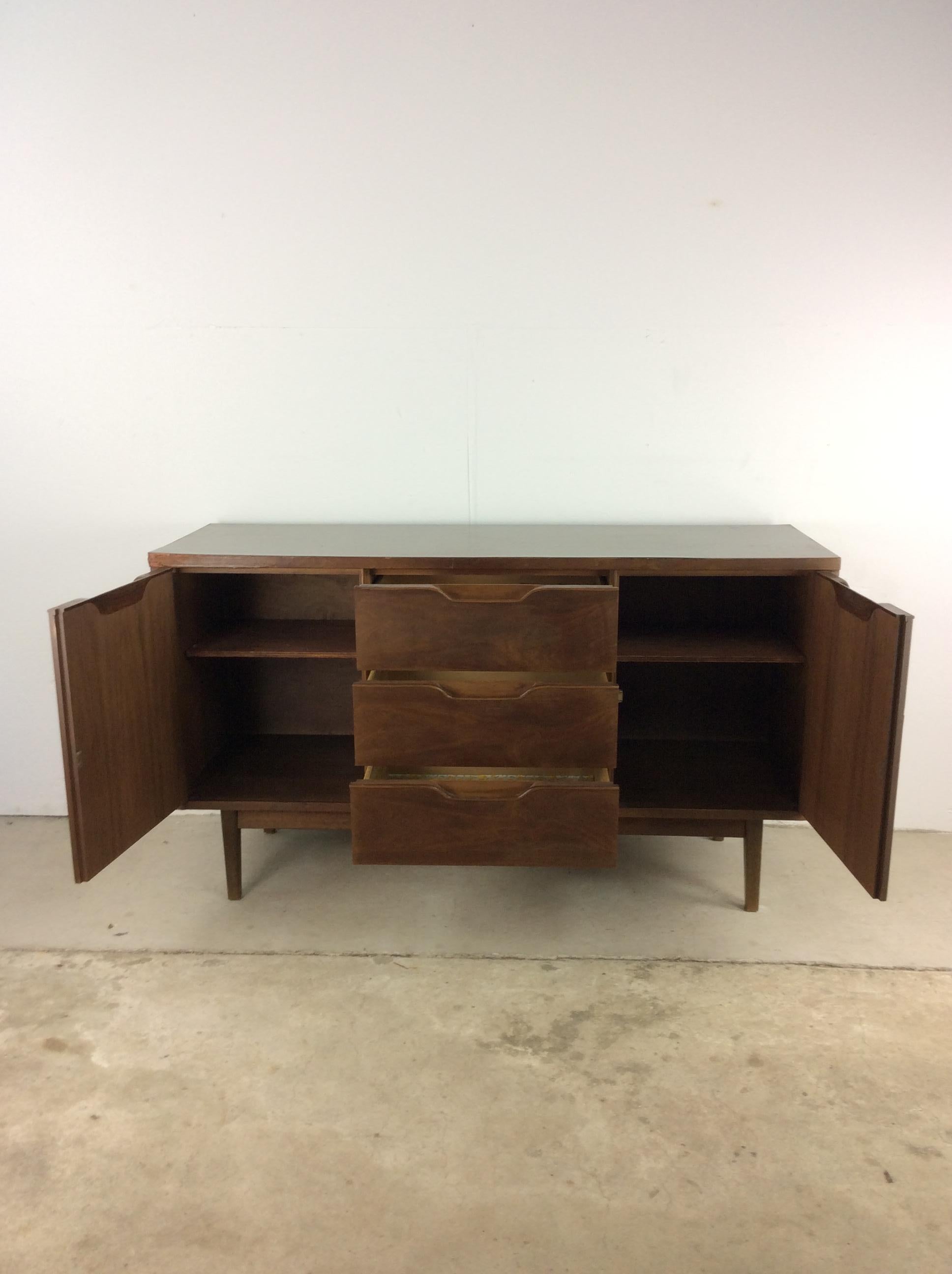 Mid-Century Modern Credenza by Stanley Furniture For Sale 9