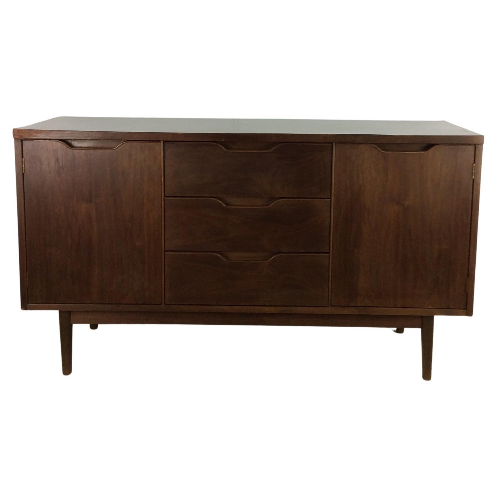 Mid-Century Modern Credenza by Stanley Furniture For Sale