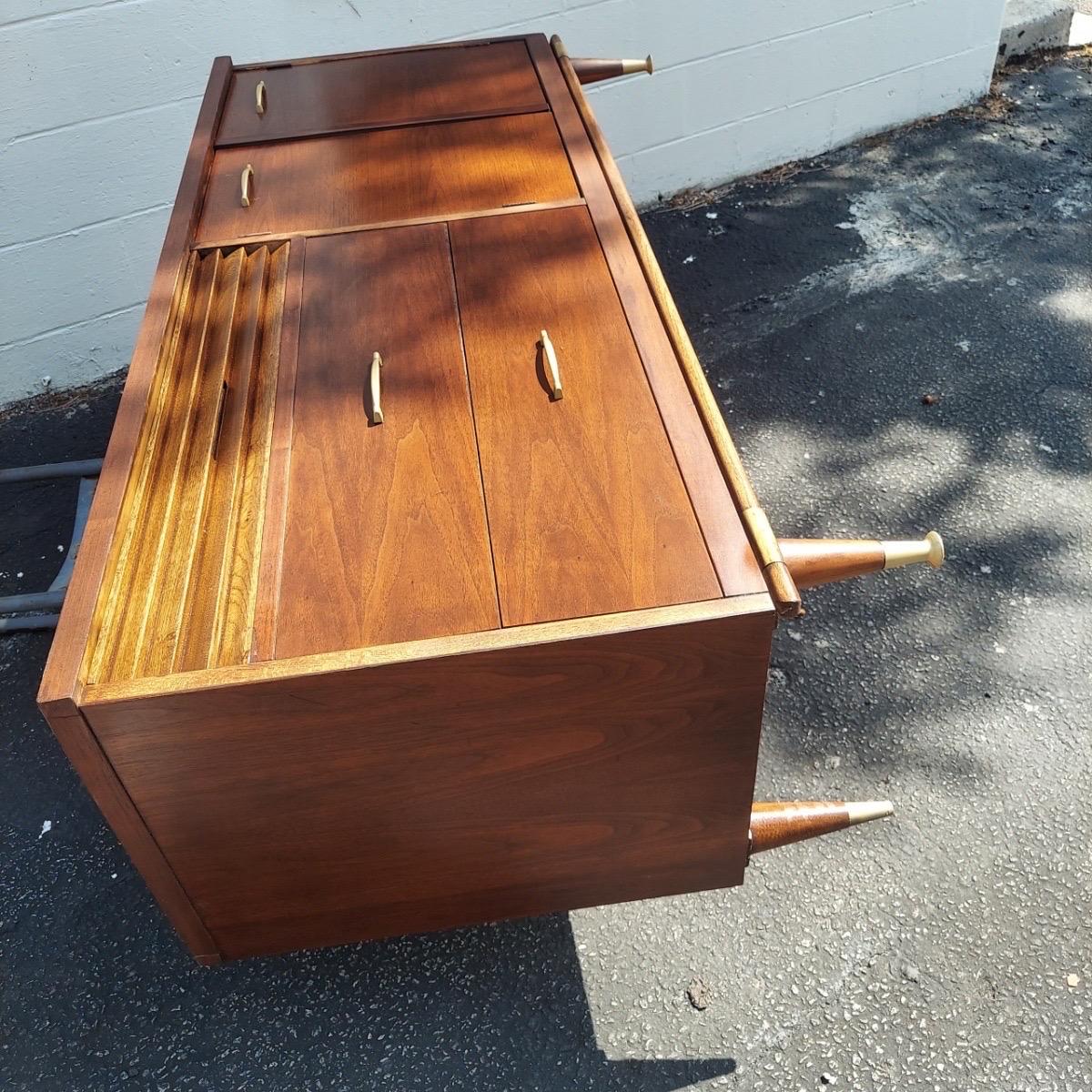 Mid-Century Modern Credenza In Good Condition In Charleston, SC