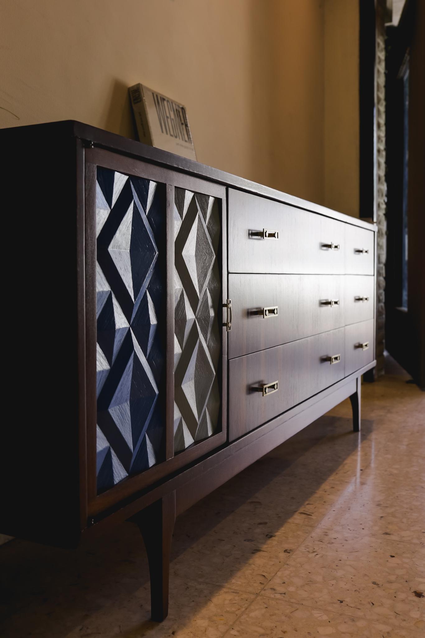 Ottone Credenza moderna di metà secolo in vendita