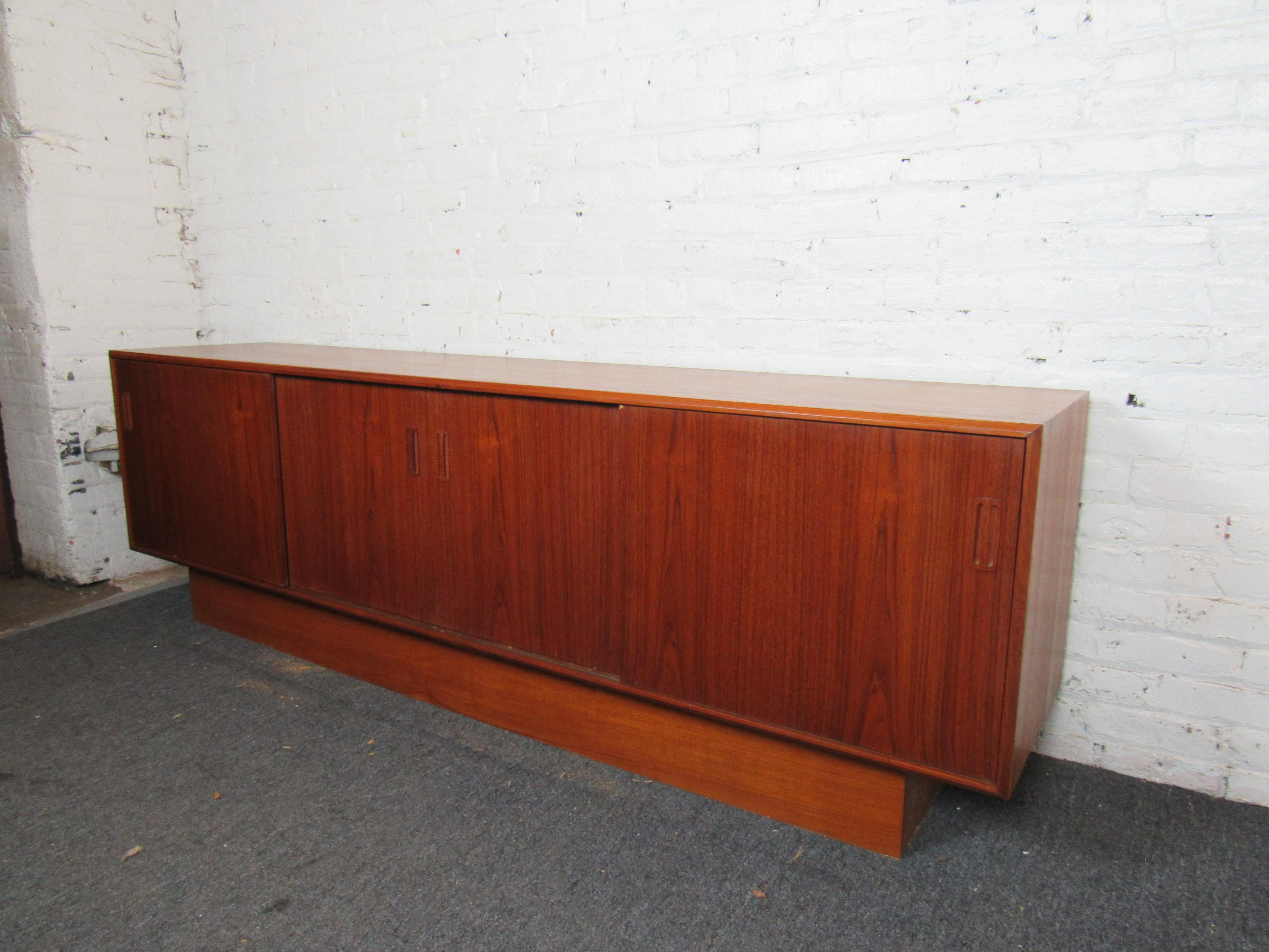 Mid-Century Modern Credenza For Sale 2