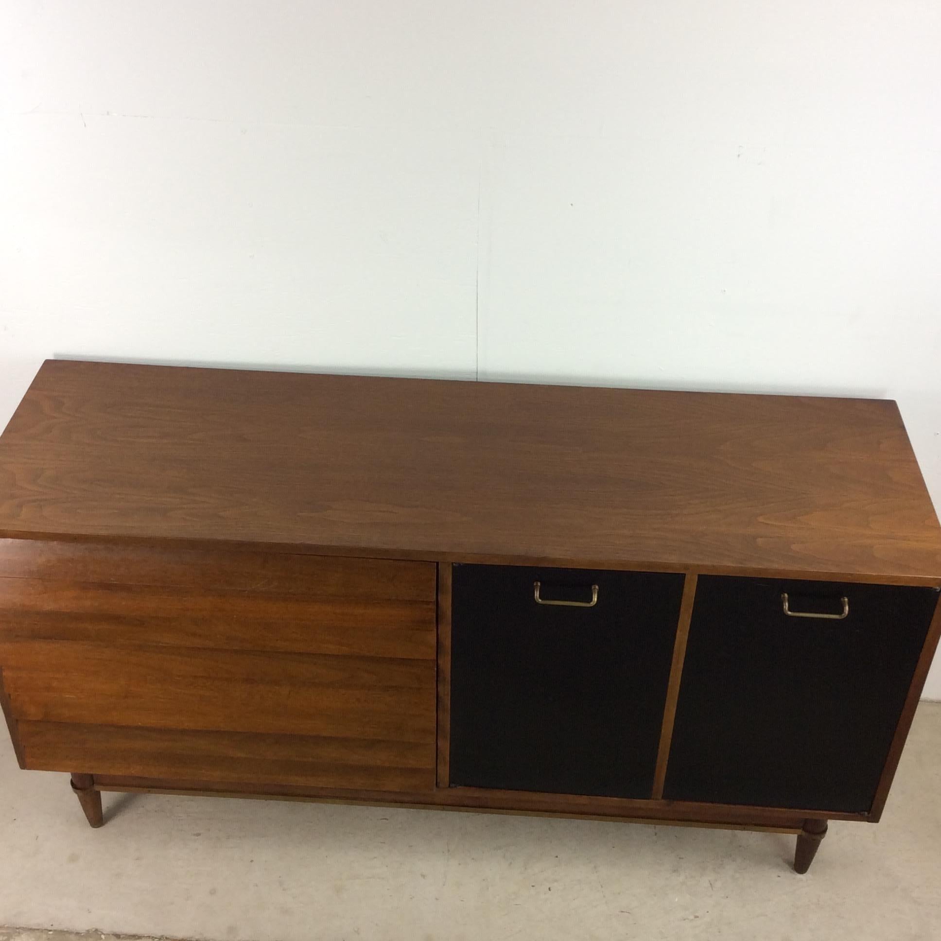 Mid-Century Modern Credenza from Dania by American of Martinsville For Sale 4