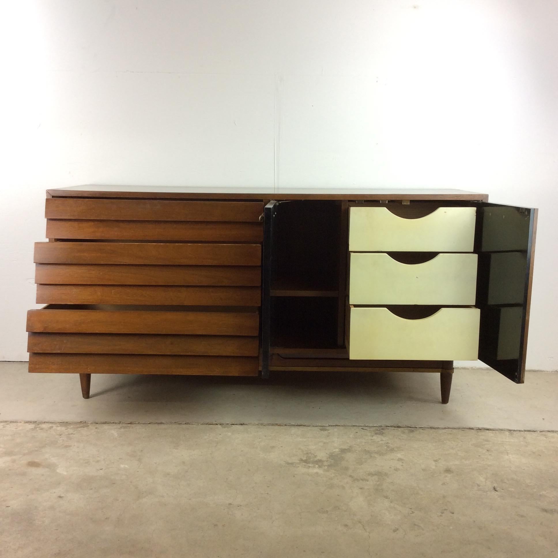 Mid-Century Modern Credenza from Dania by American of Martinsville For Sale 7