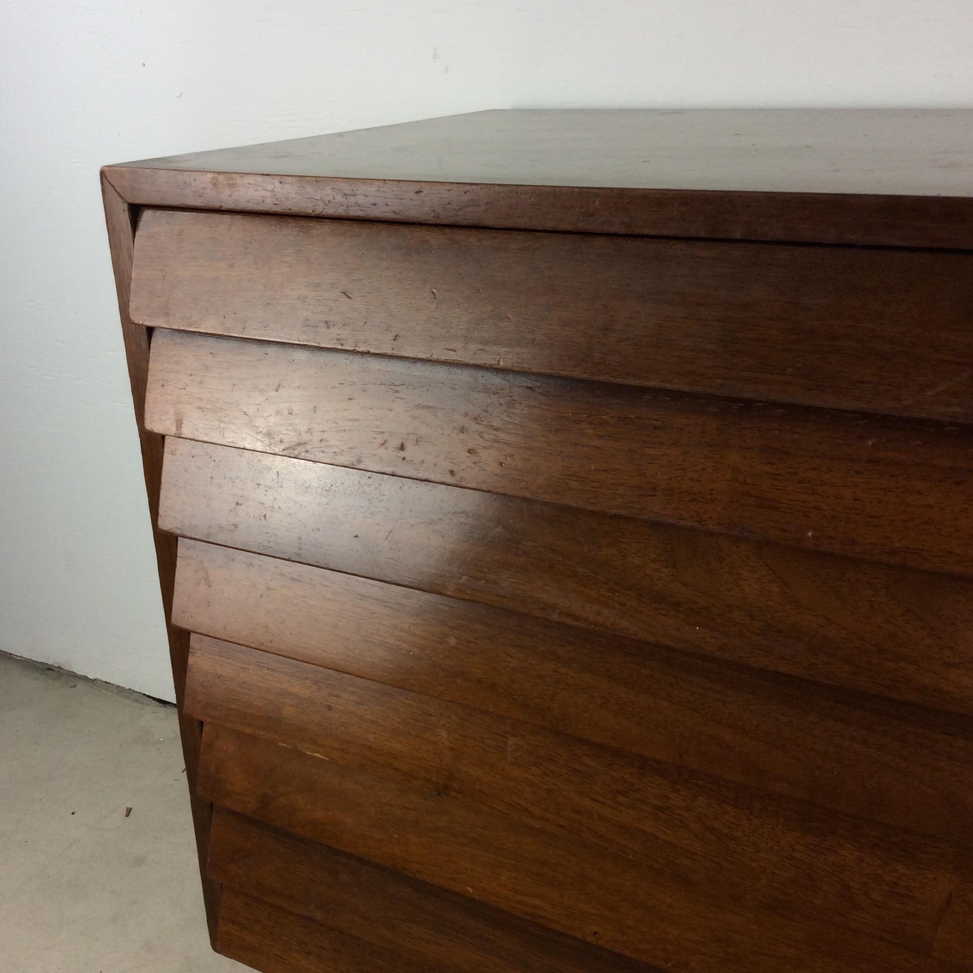 Mid-Century Modern Credenza from Dania by American of Martinsville In Good Condition For Sale In Freehold, NJ