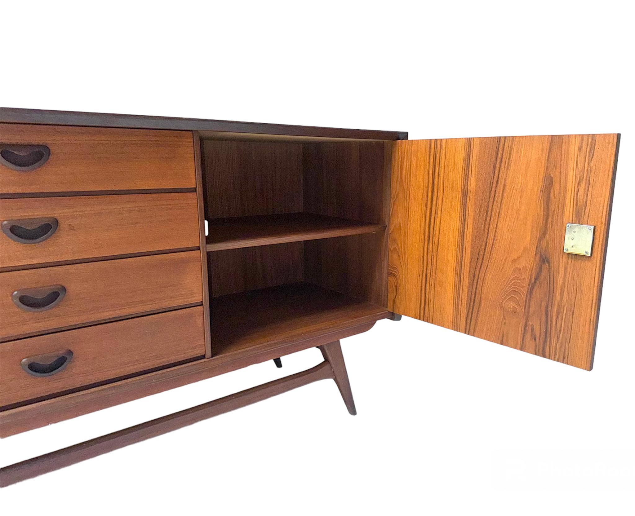 Mid-Century Modern Credenza or Sideboard by Louis van Teeffelen for WéBé, 1960s For Sale 3