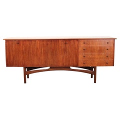 Enfilade en forme de crédence de style mi-siècle moderne par Dalescraft