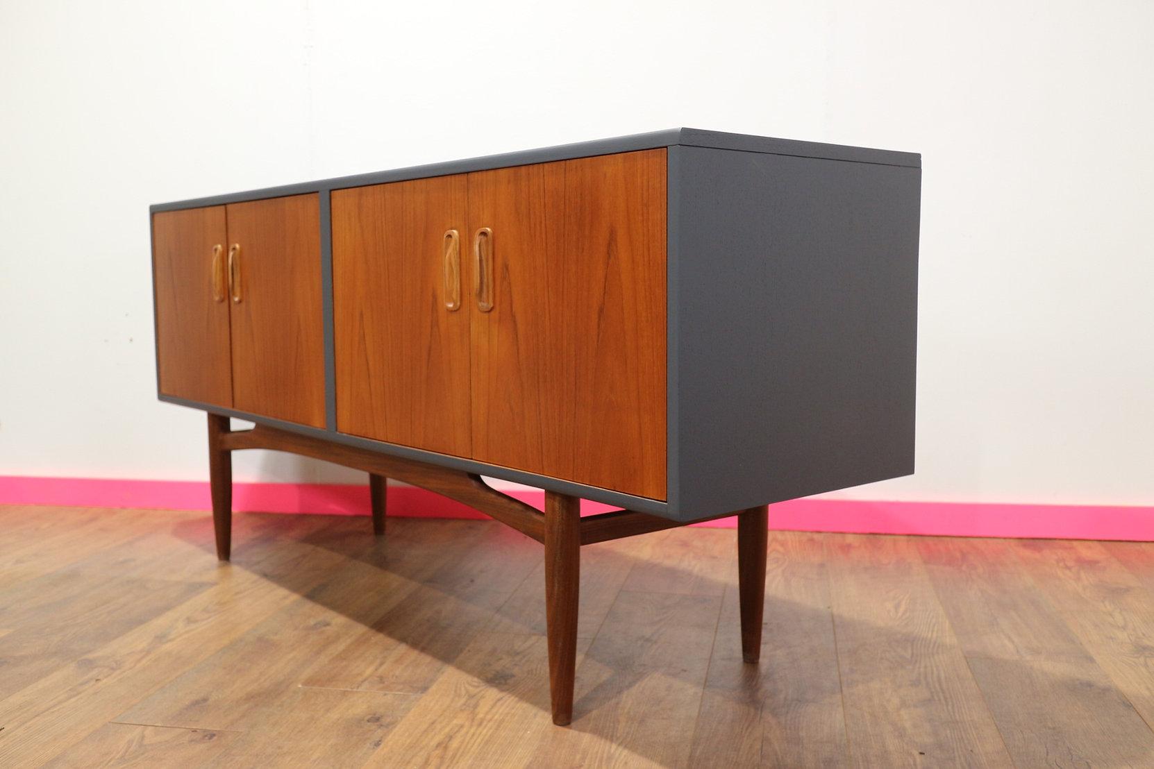 Mid-Century Modern Credenza Sideboard by G Plan In Good Condition In Los Angeles, CA