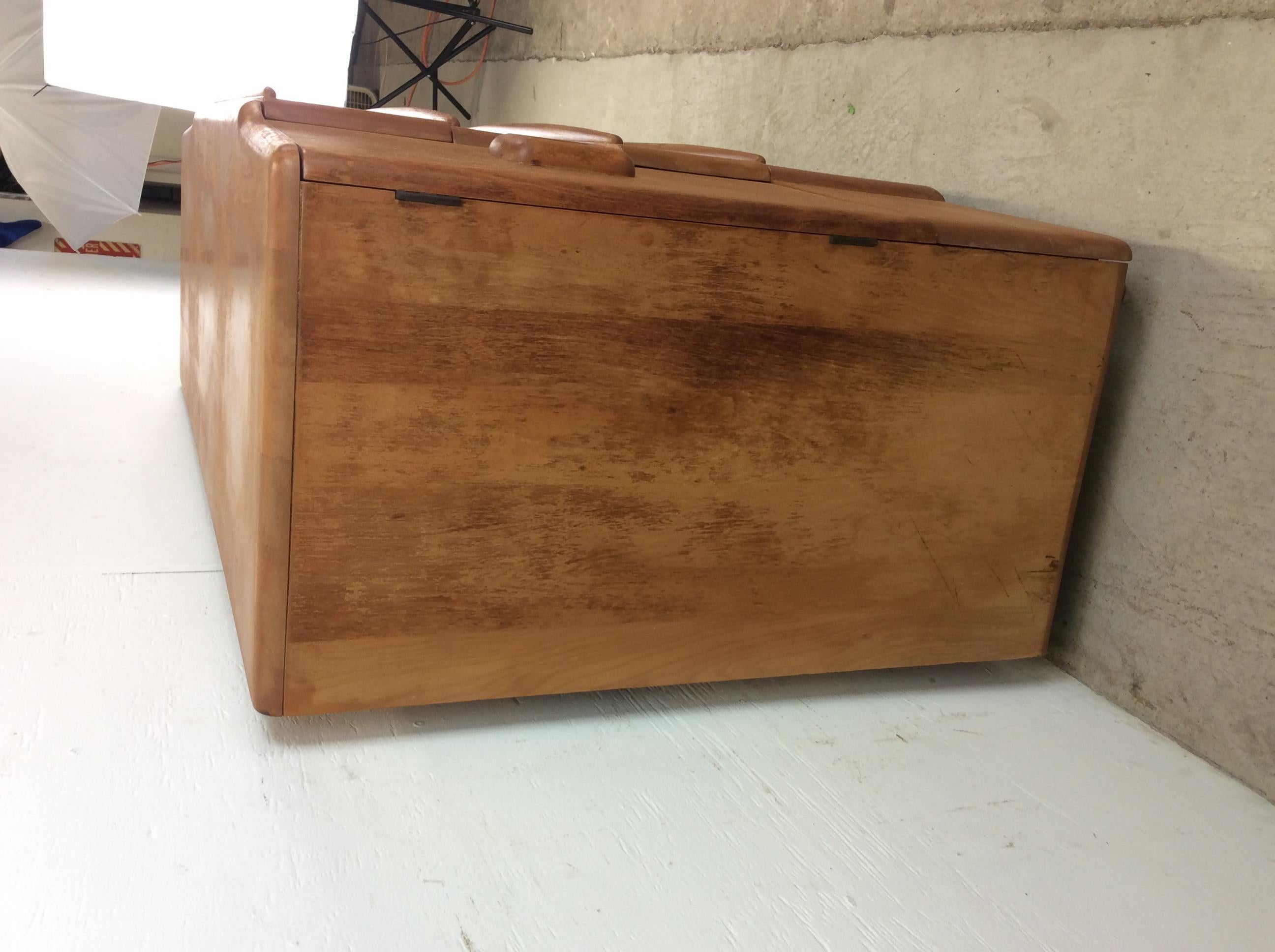 Mid Century Modern Credenza with Drawers & Cabinets by Heywood Wakefield im Angebot 3