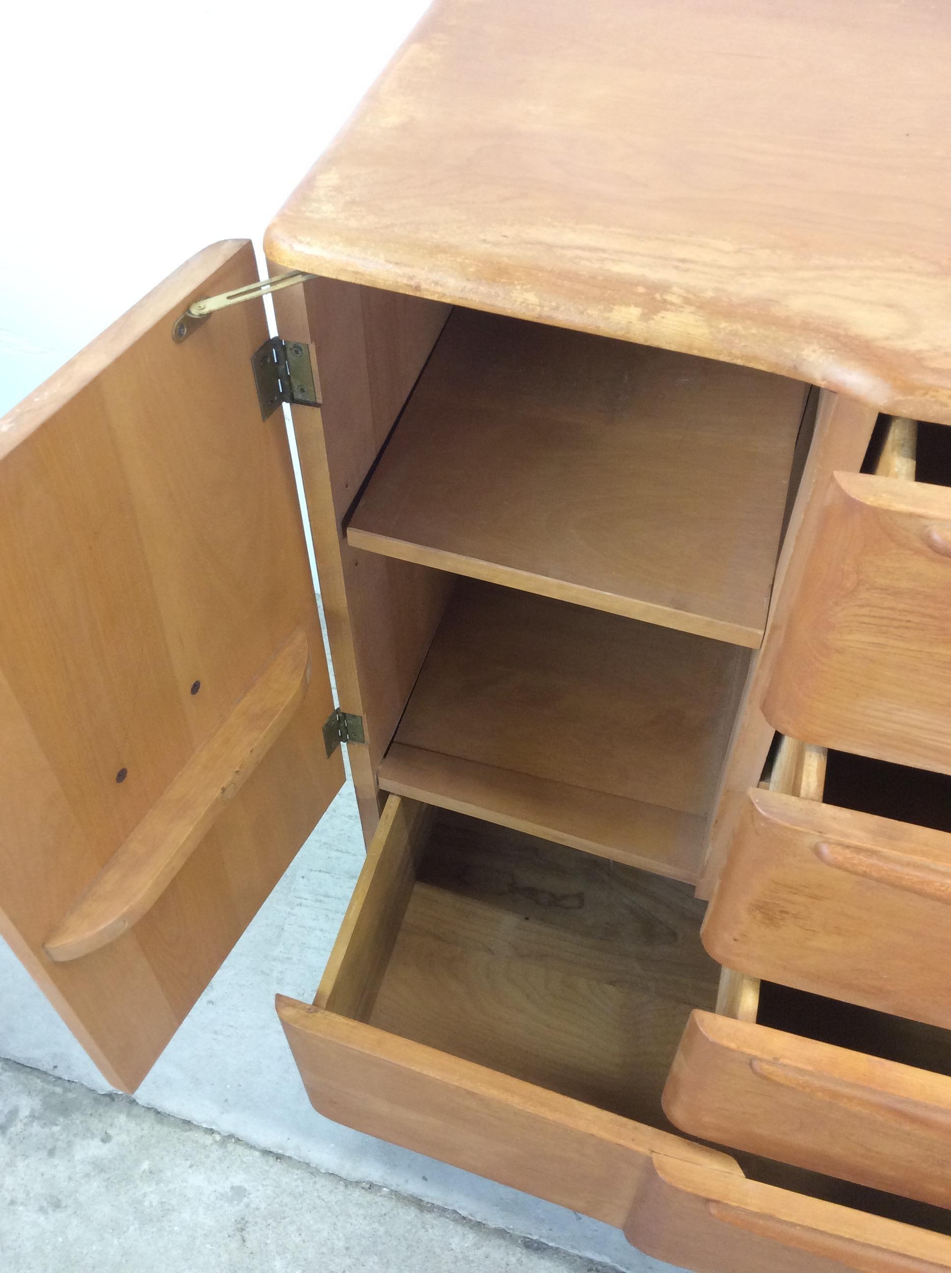 Mid Century Modern Credenza with Drawers & Cabinets by Heywood Wakefield im Angebot 8