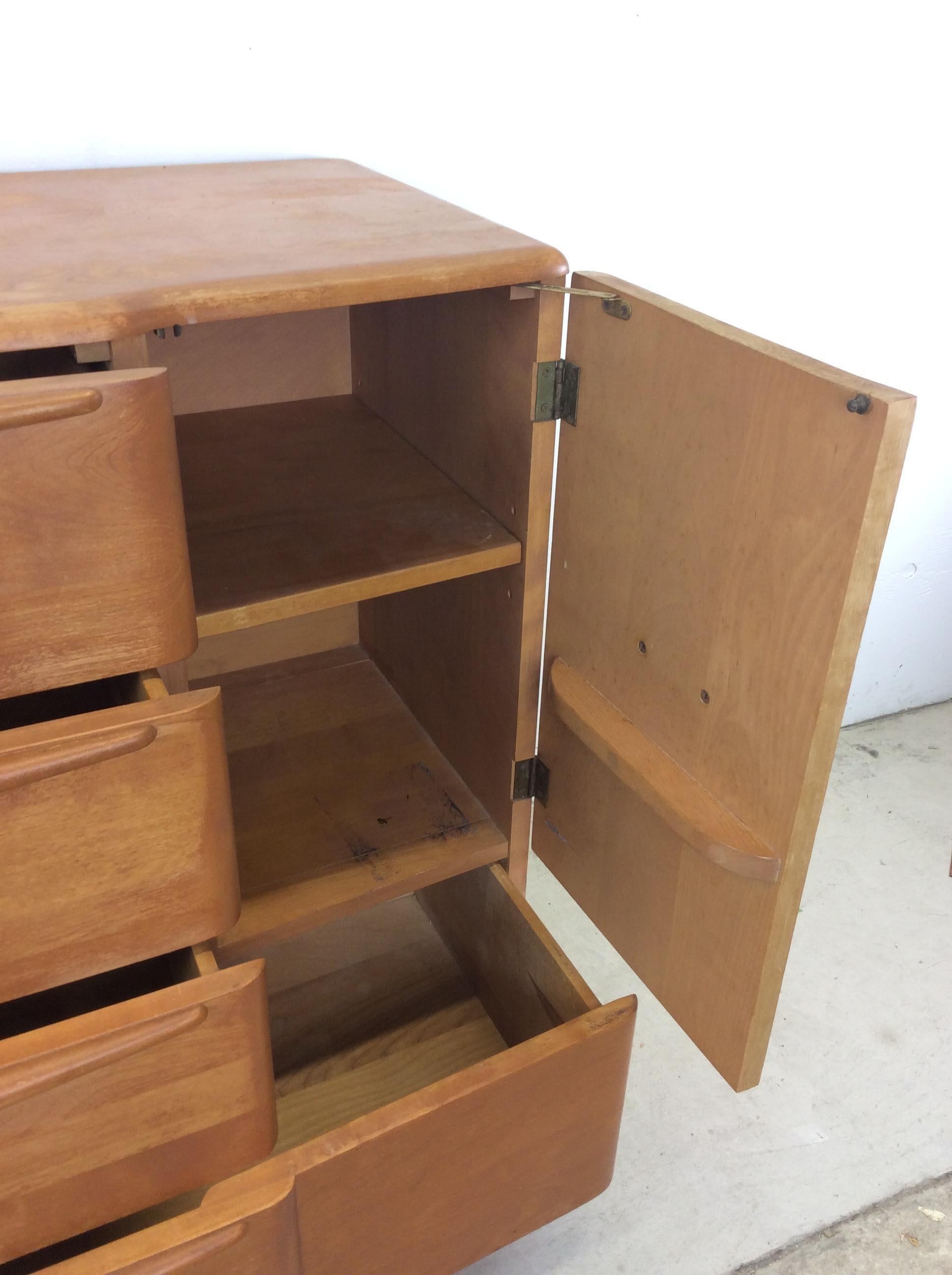 Mid Century Modern Credenza with Drawers & Cabinets by Heywood Wakefield im Angebot 10