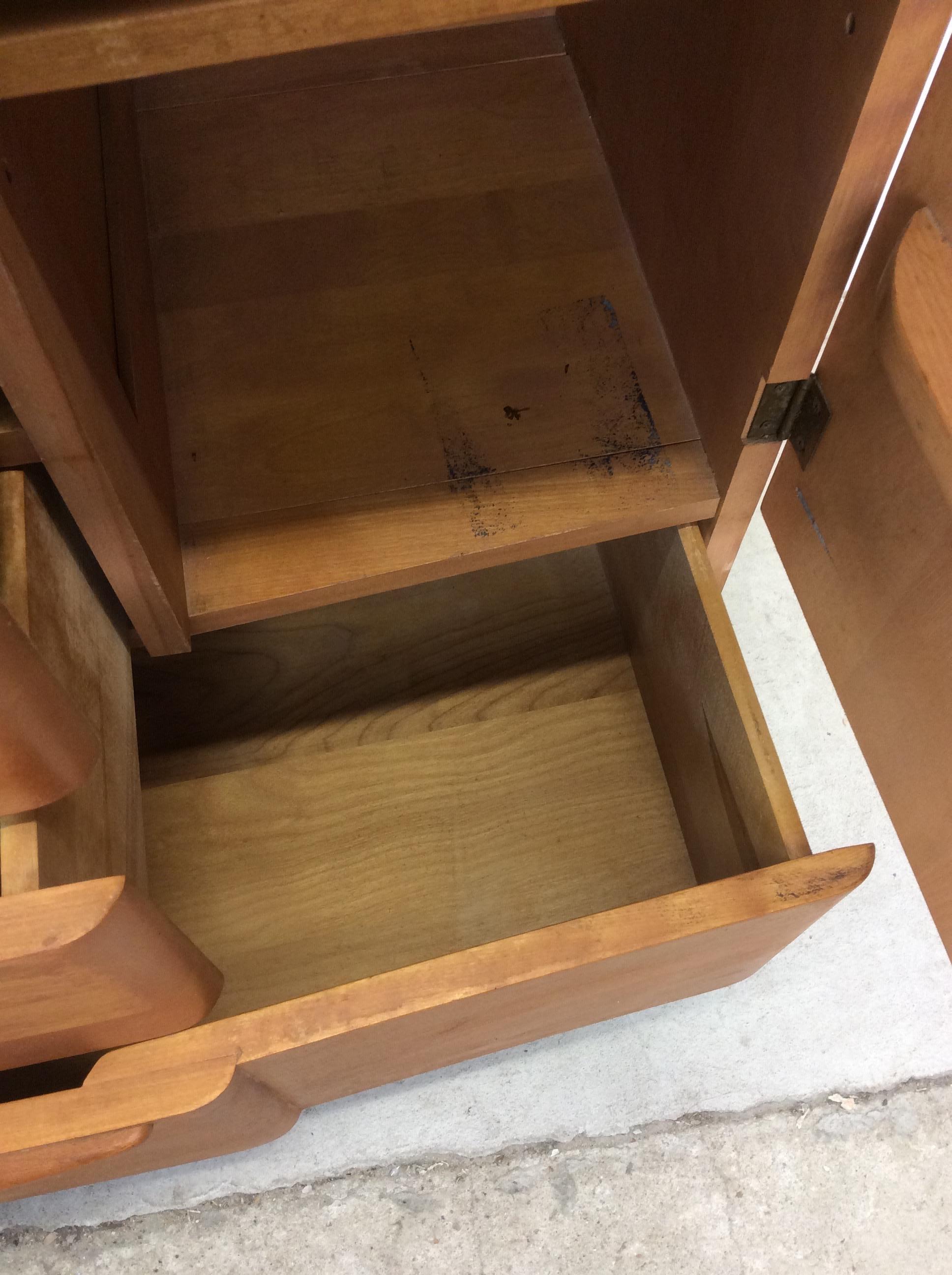 Mid Century Modern Credenza with Drawers & Cabinets by Heywood Wakefield im Angebot 11