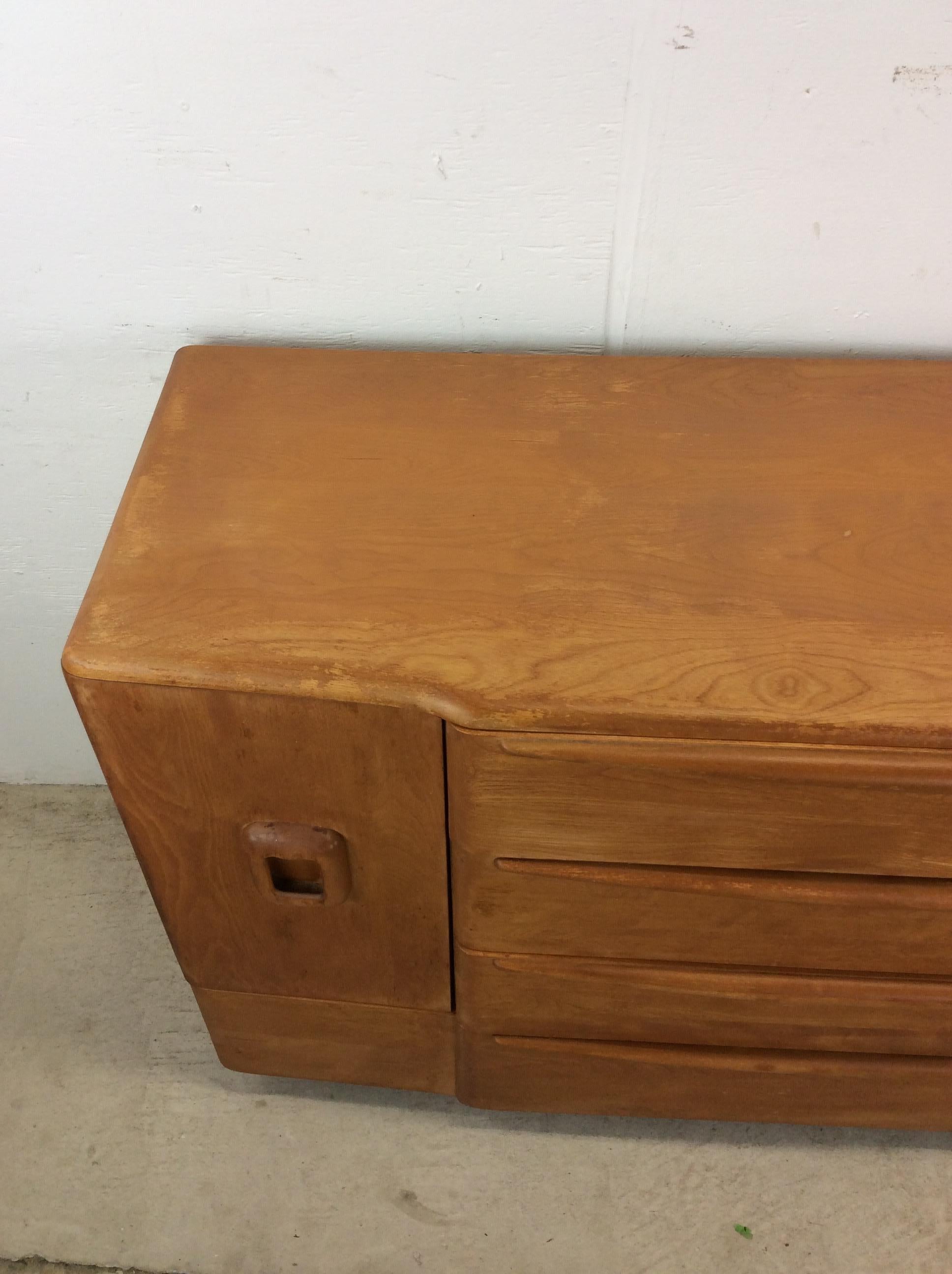 Mid Century Modern Credenza with Drawers & Cabinets by Heywood Wakefield (amerikanisch) im Angebot