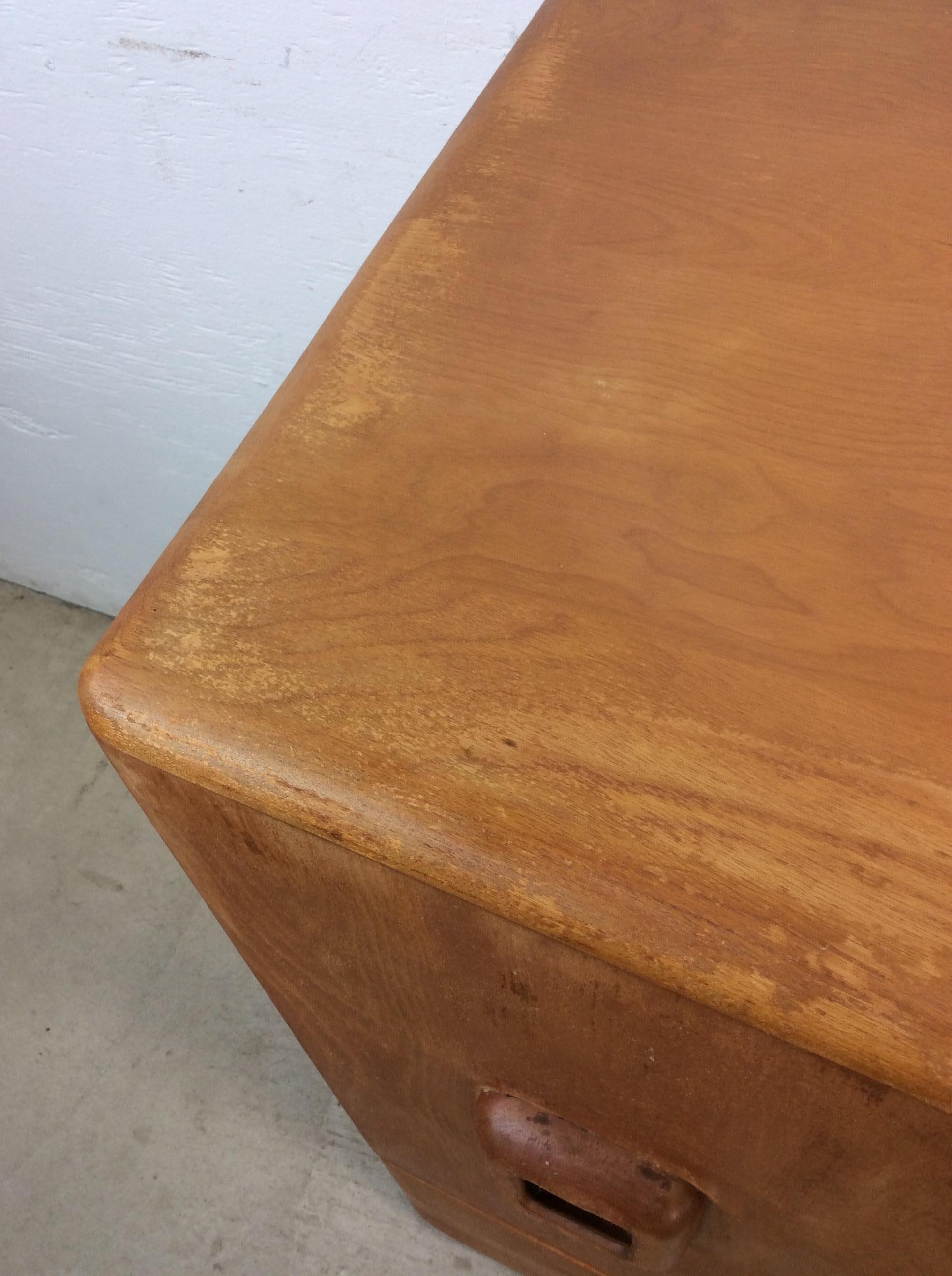 Mid Century Modern Credenza with Drawers & Cabinets by Heywood Wakefield (20. Jahrhundert) im Angebot