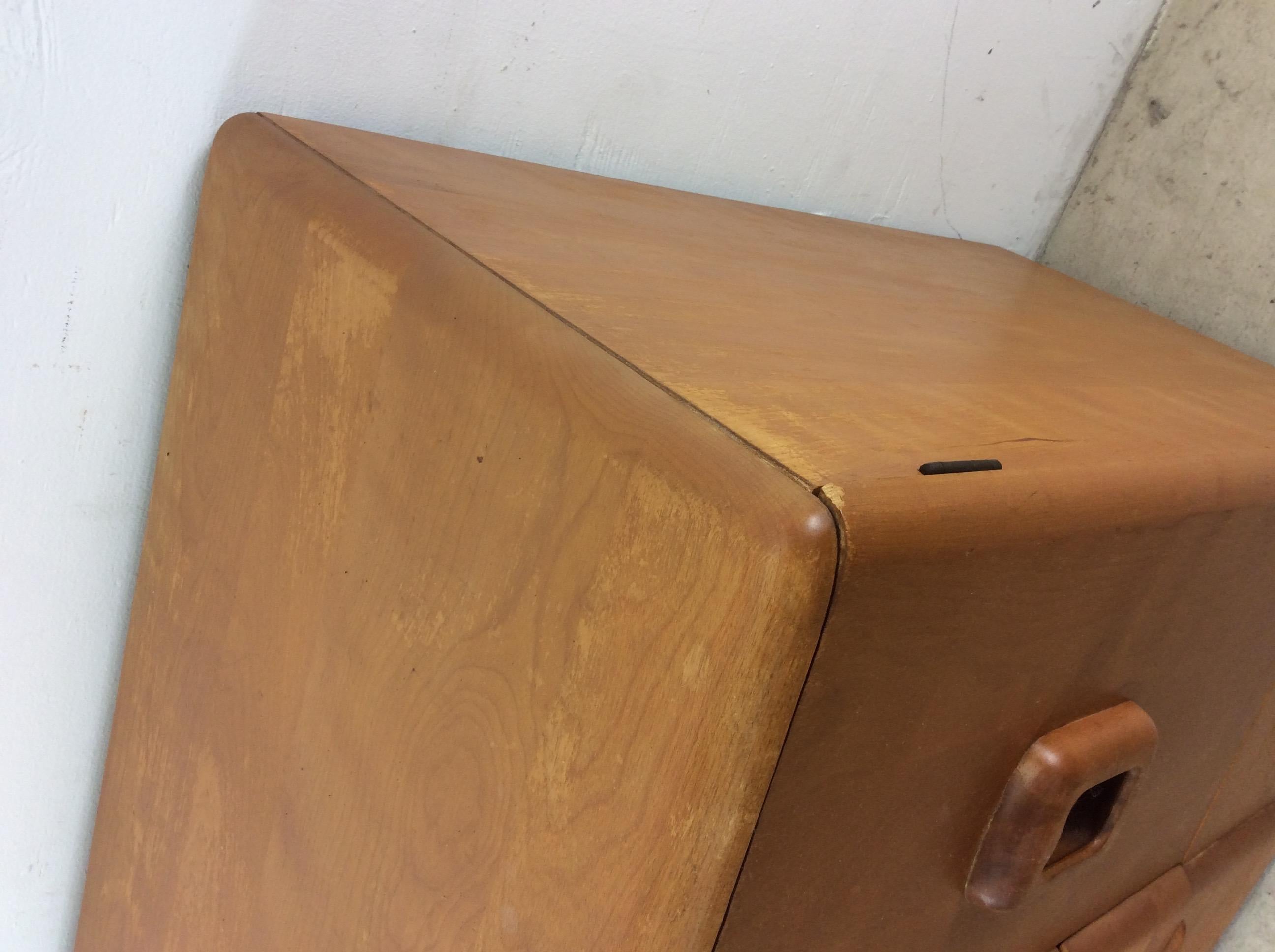 Mid Century Modern Credenza with Drawers & Cabinets by Heywood Wakefield im Angebot 1