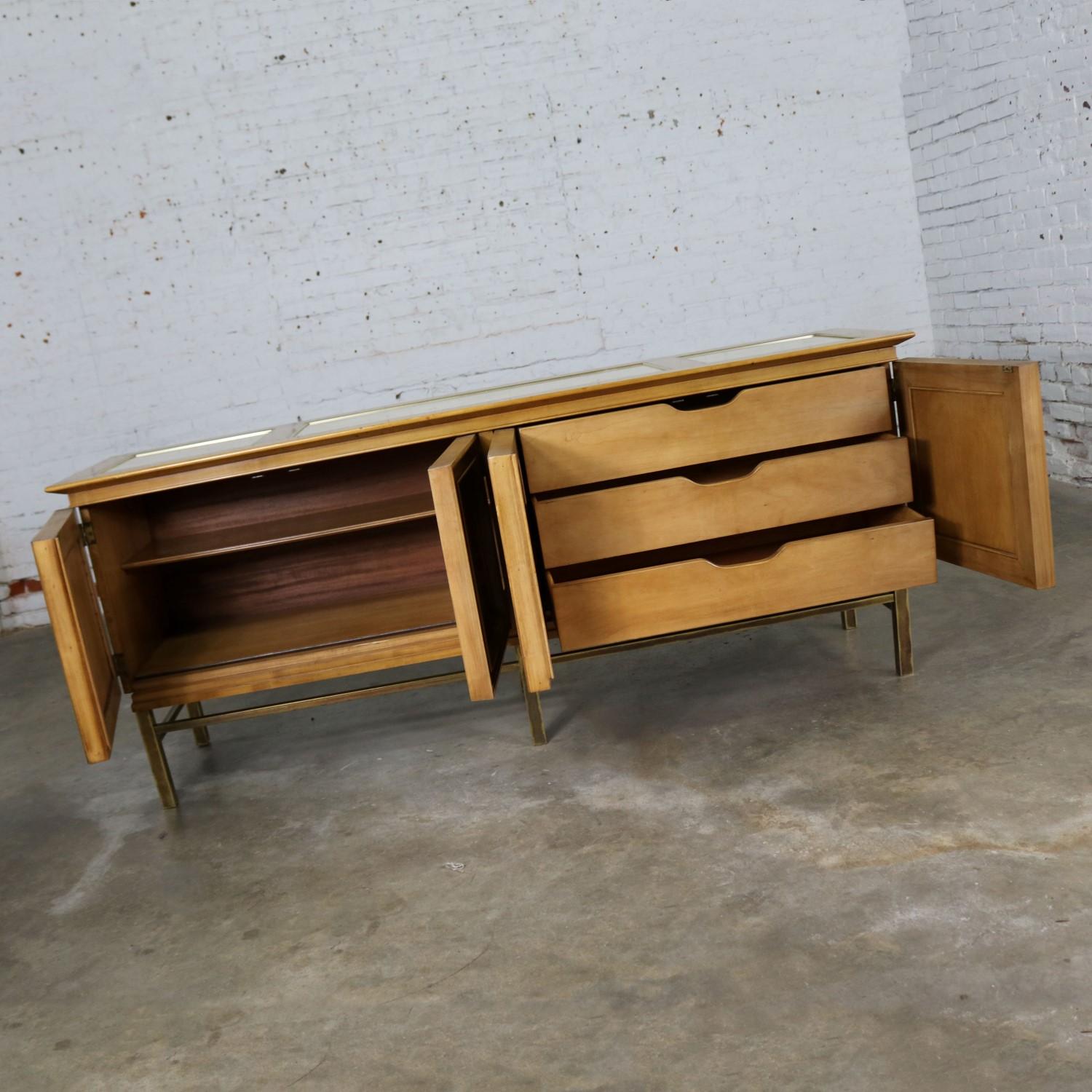 Mid-Century Modern Credenza with Hutch J. L. Metz Attributed Contempora Line 1