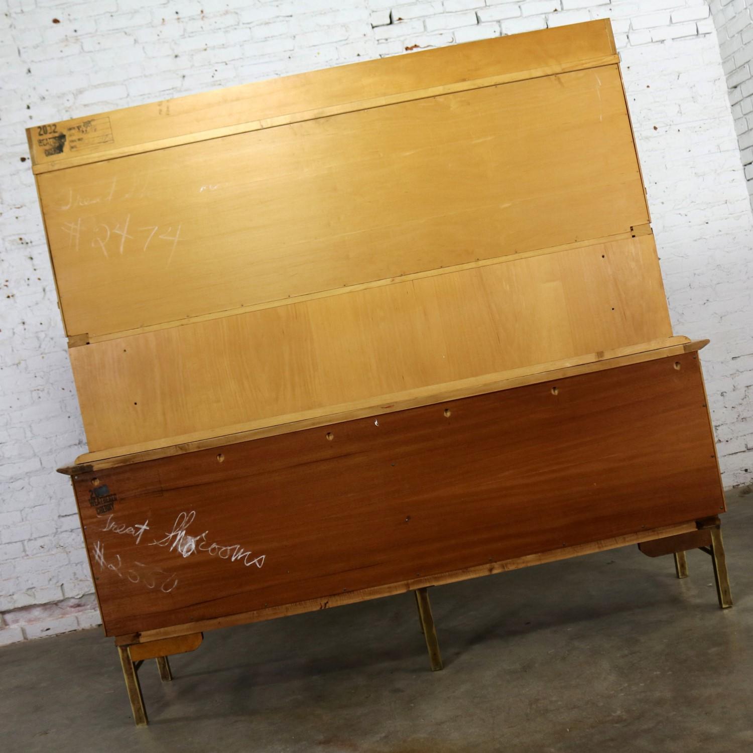 Mid-Century Modern Credenza with Hutch J. L. Metz Attributed Contempora Line In Good Condition In Topeka, KS