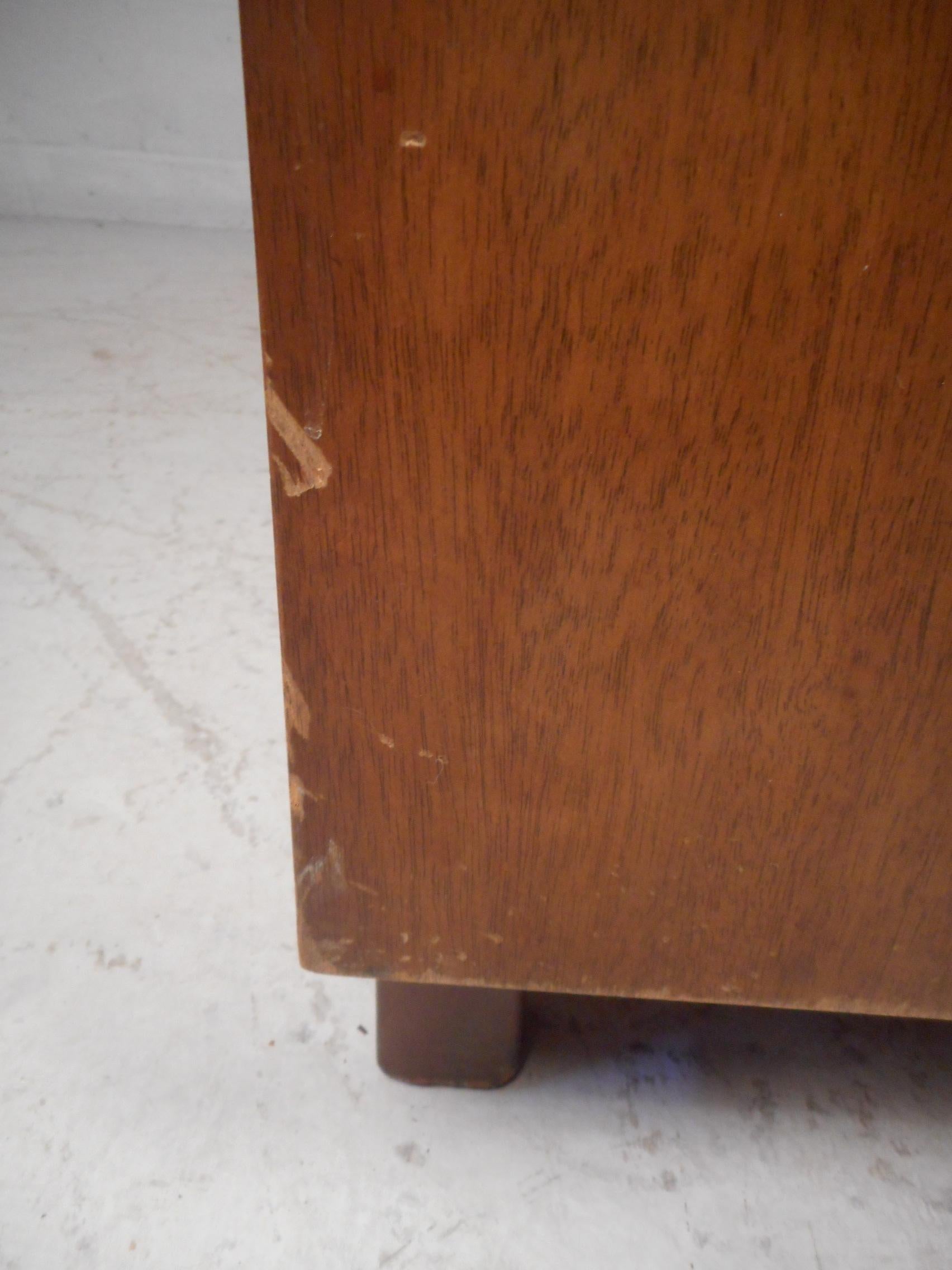 Mid-Century Modern Credenza with Topper by Hickory Manufacturing Co. 7