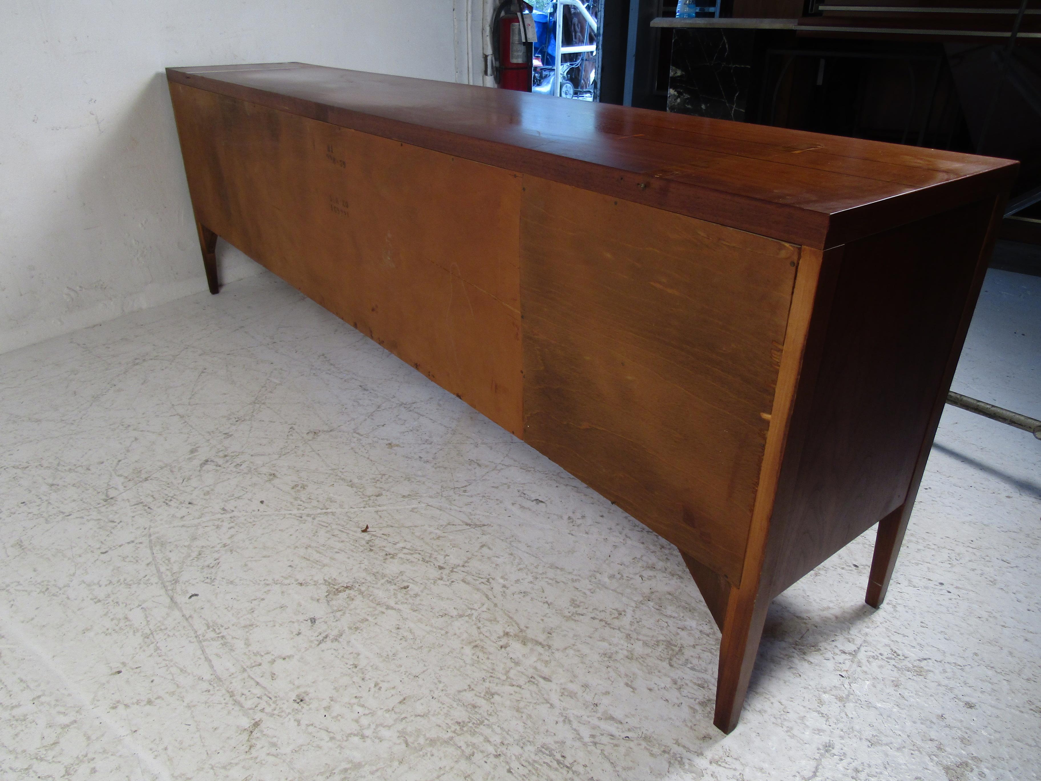 Mid-Century Modern Credenza with Topper by Lane For Sale 2