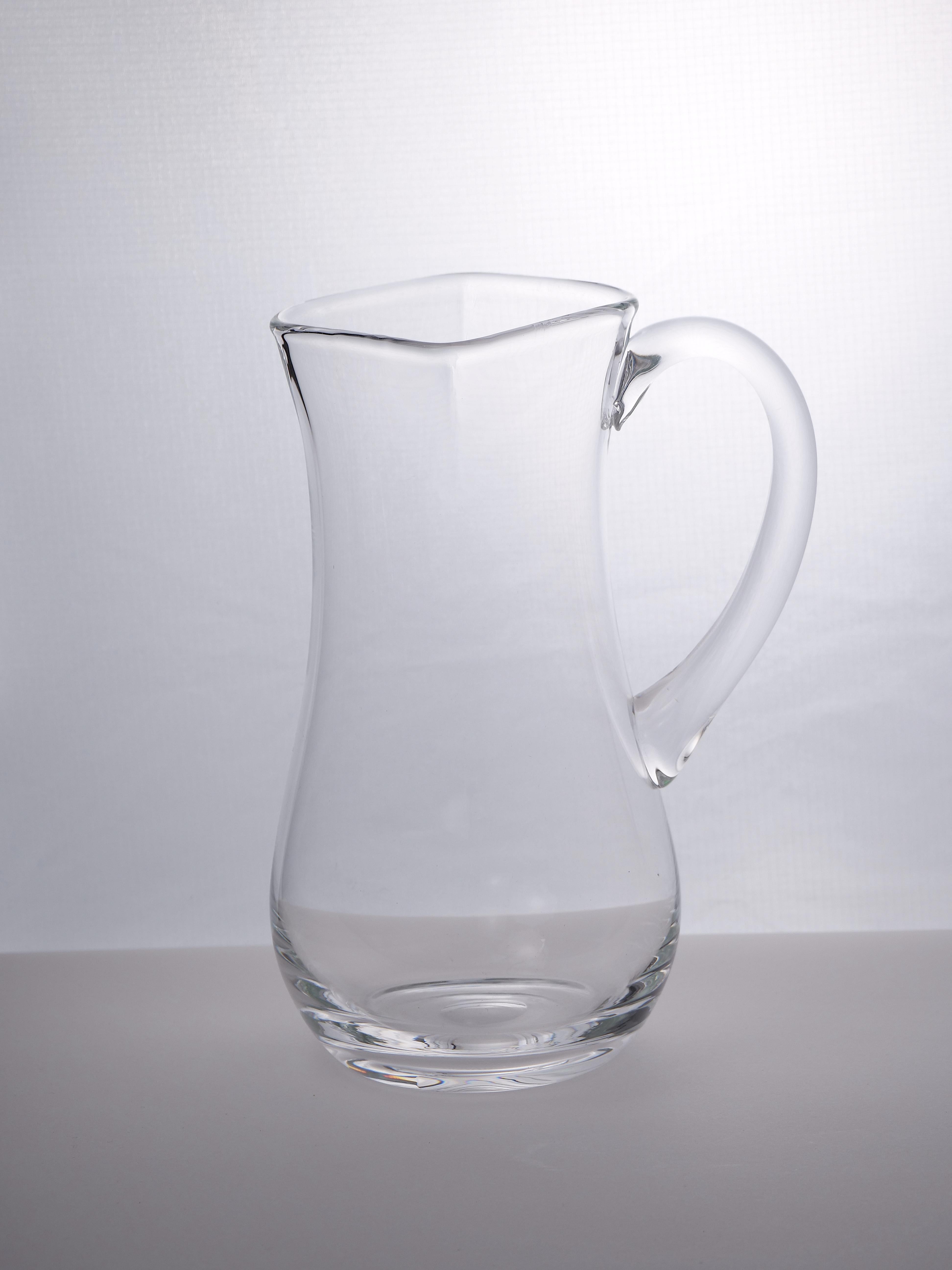 Mid-Century Modern Crystal Barware / Tableware Serving Pitcher In Good Condition For Sale In Tarry Town, NY