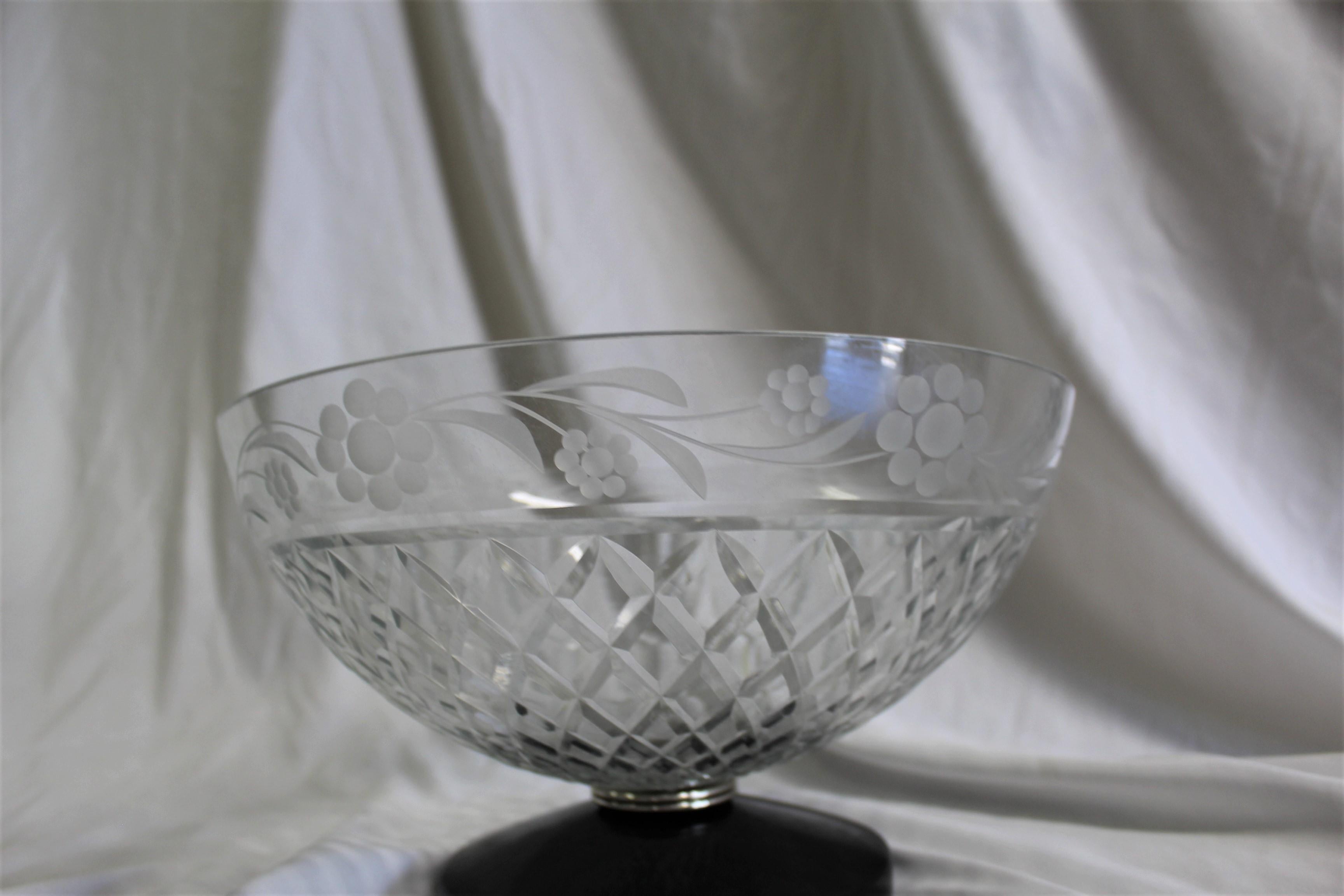 Sculpté e bol en cristal moderne du milieu du siècle dernier en vente