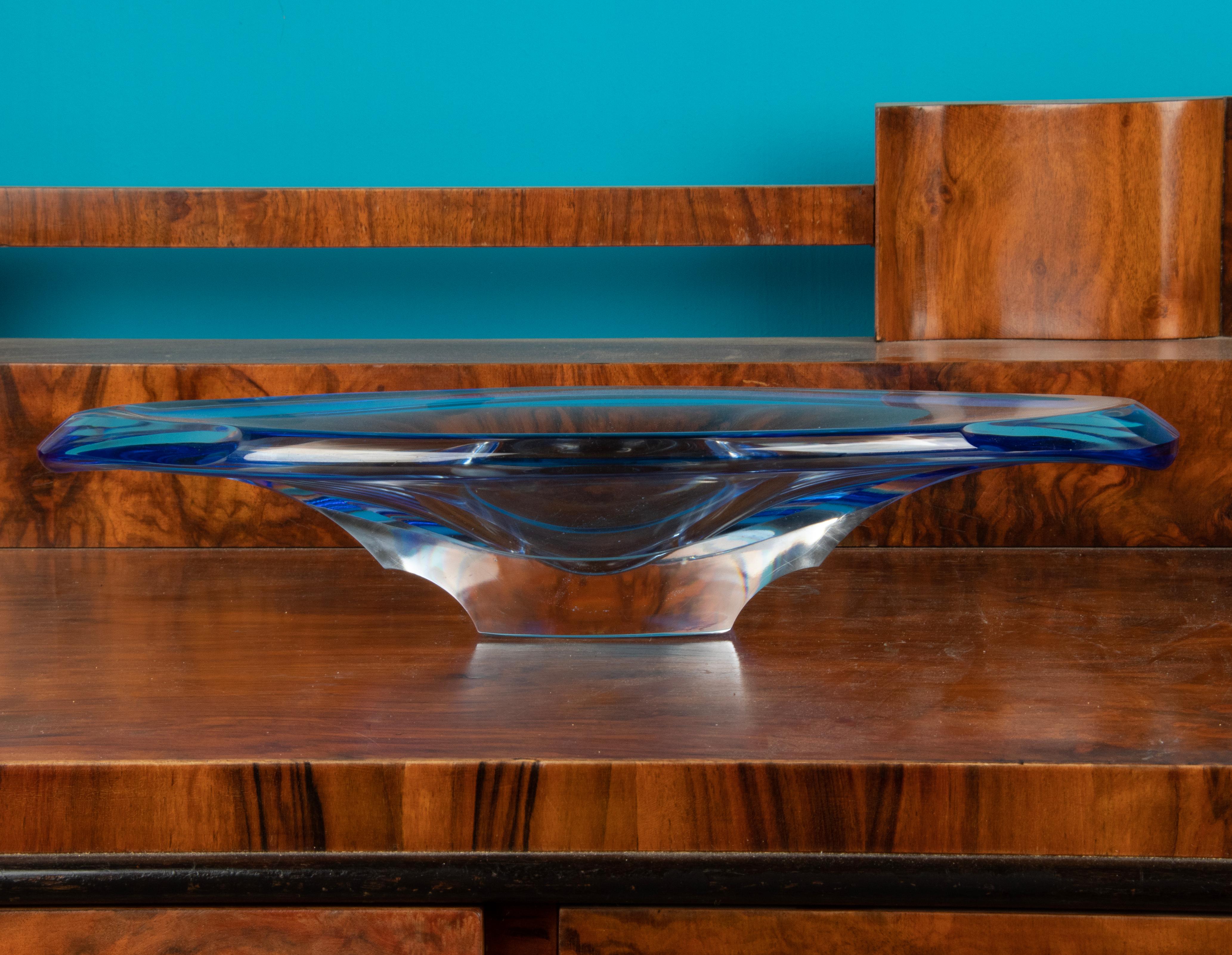 Large crystal bowl from the Belgian brand Val Saint Lambert. The bowl has a bright blue color and a geometric cut.
The bowl is signed on the bottom.
In good condition.