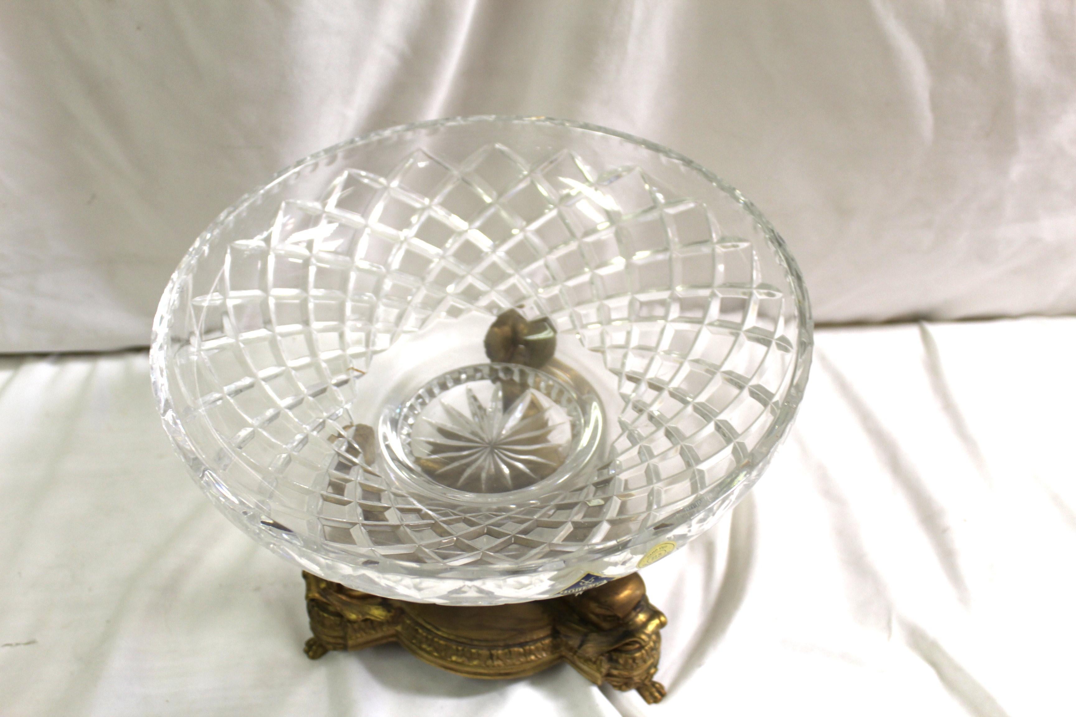 Art Nouveau Ciotola di cristallo Mid Century /Modern con base Trippel Dolphin, finitura Gold dore'. in vendita