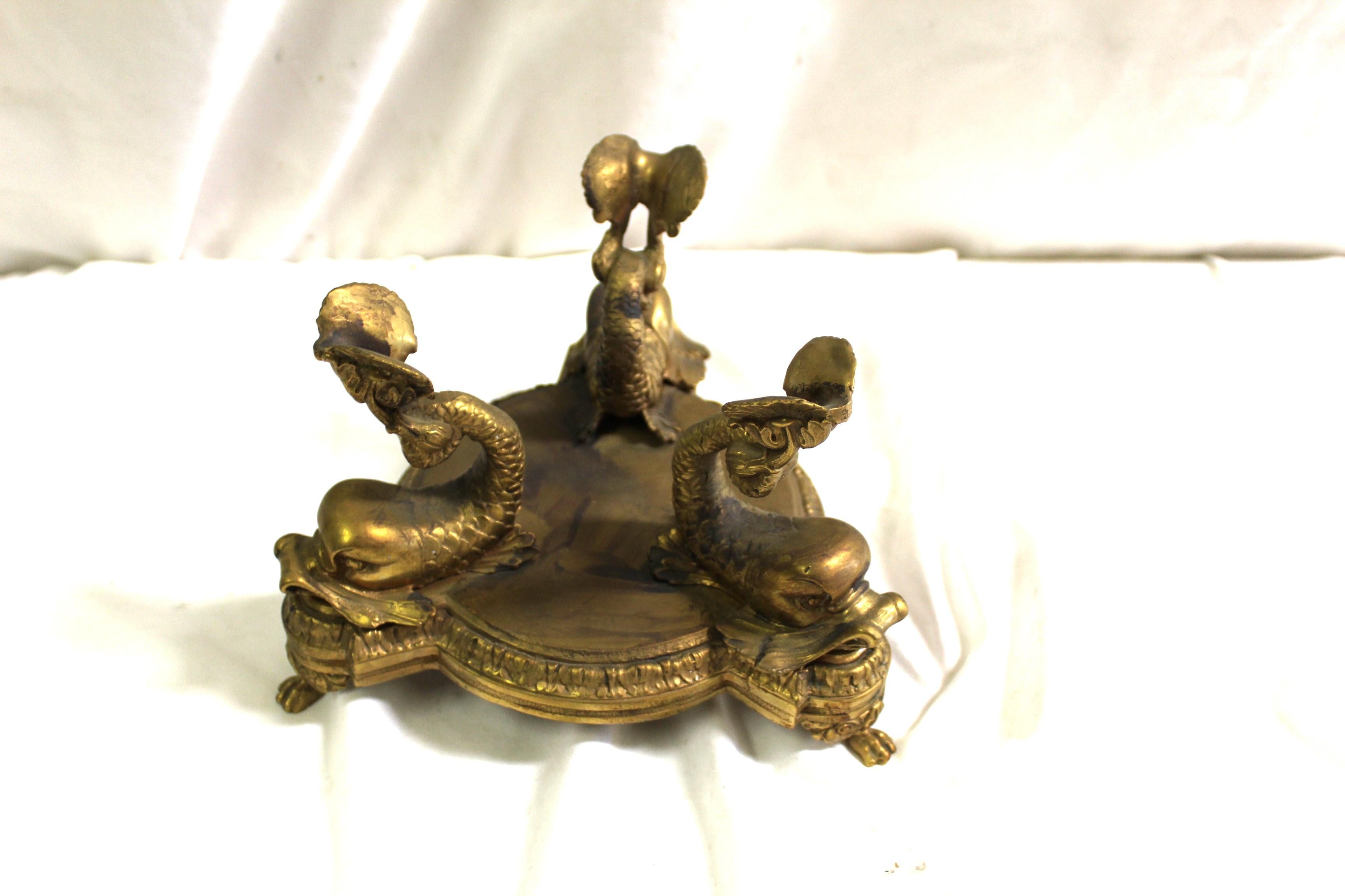 Mid-Century/Modern-Kristallschale aus der Mitte des Jahrhunderts mit Delphin-Sockel mit Trippel und Gold dore'-Finish (amerikanisch) im Angebot