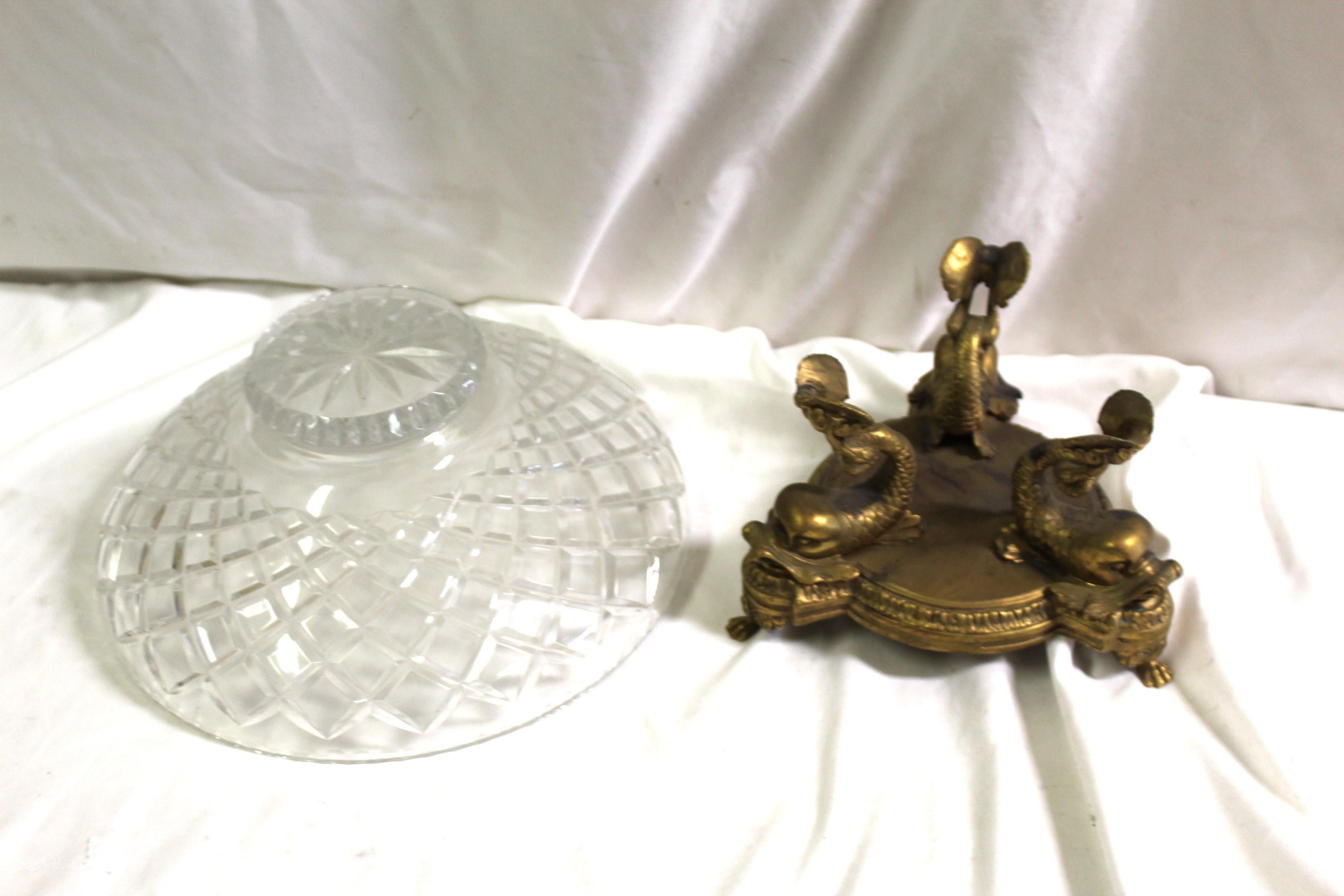 Mid-Century/Modern-Kristallschale aus der Mitte des Jahrhunderts mit Delphin-Sockel mit Trippel und Gold dore'-Finish im Angebot 1