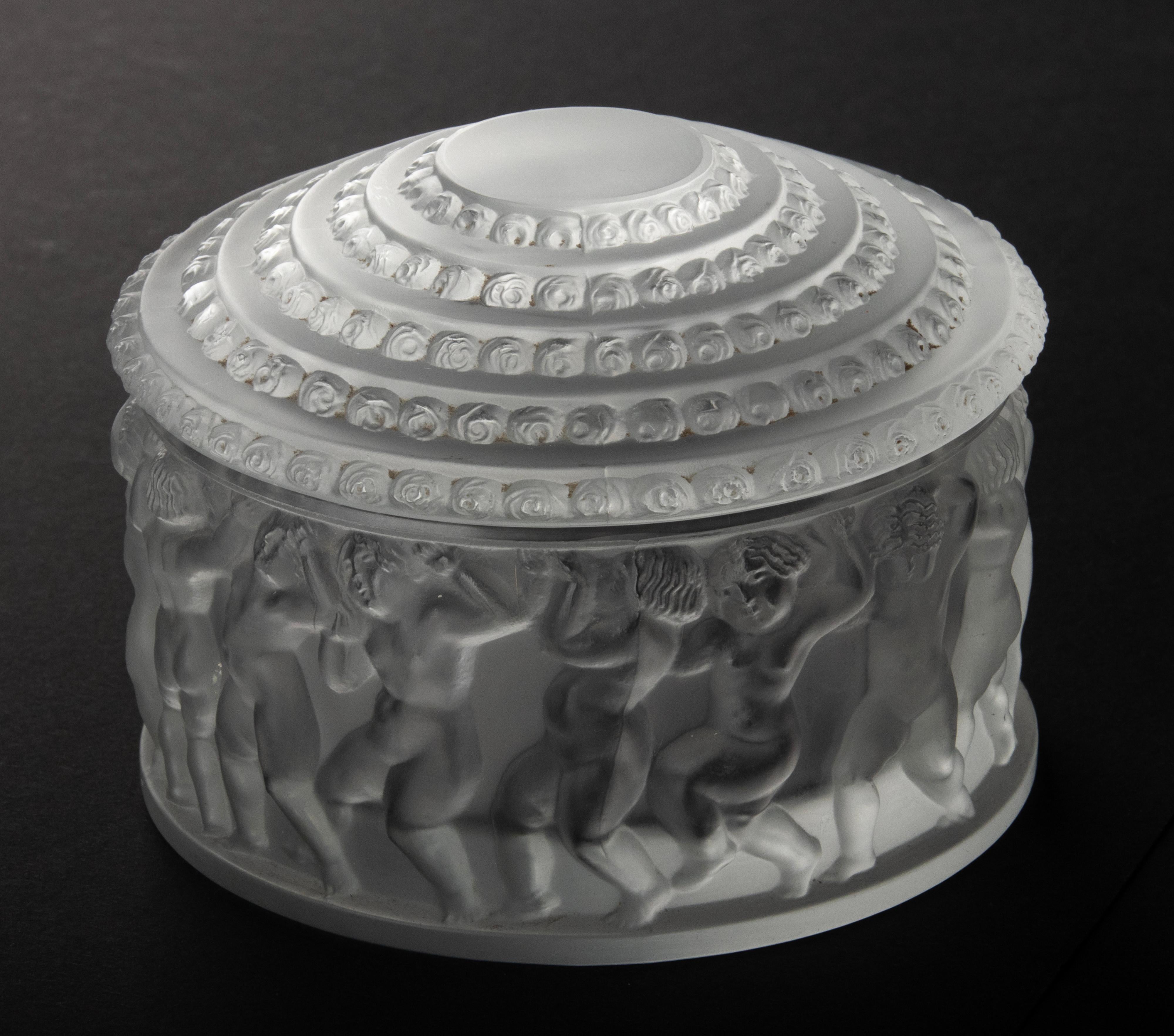 Mid-Century Modern Crystal Box Made by Lalique, Les Enfants In Good Condition In Casteren, Noord-Brabant