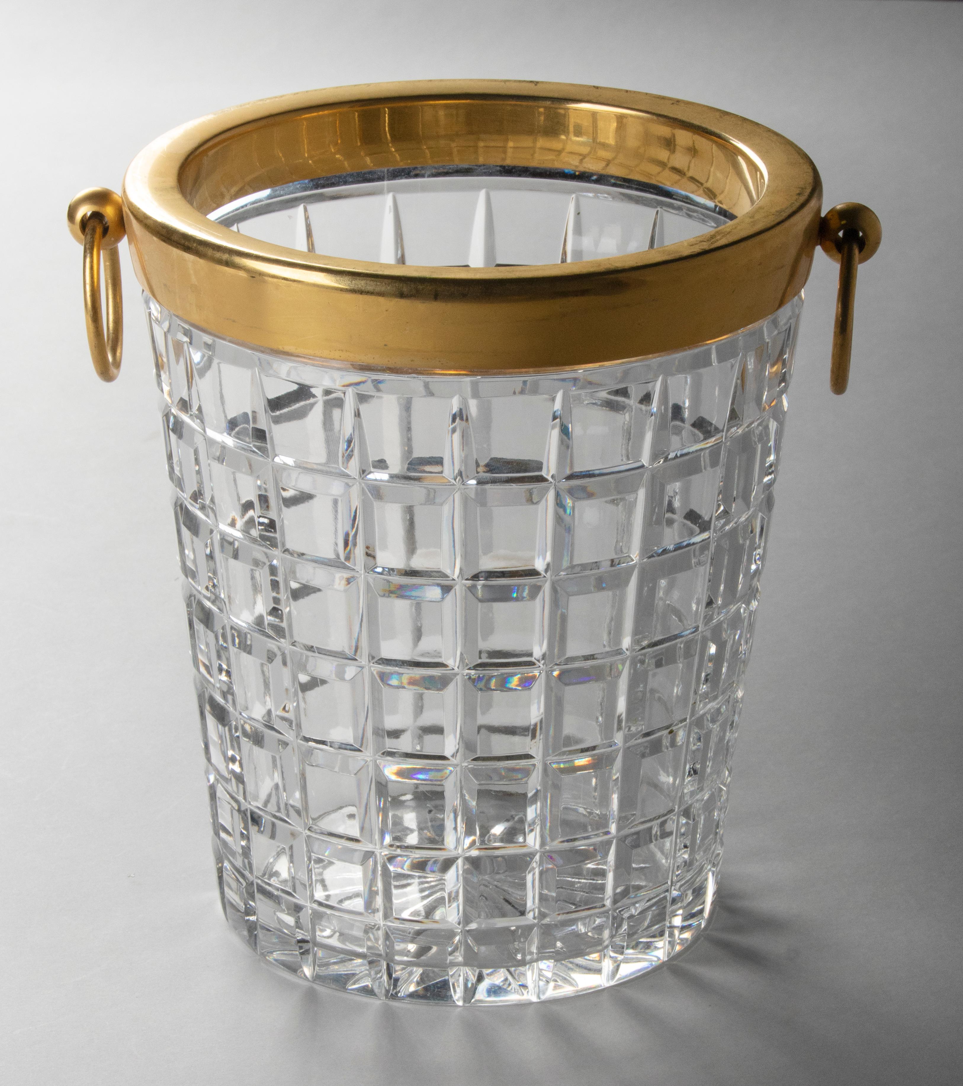 Beautiful large champagne cooler with gold-coloured copper rim. The crystal is of a good, heavy quality and has a nice deep cut in square shapes. The cooler is not marked, but it is presumably made by the Belgian maker Val Saint Lambert. The cooler