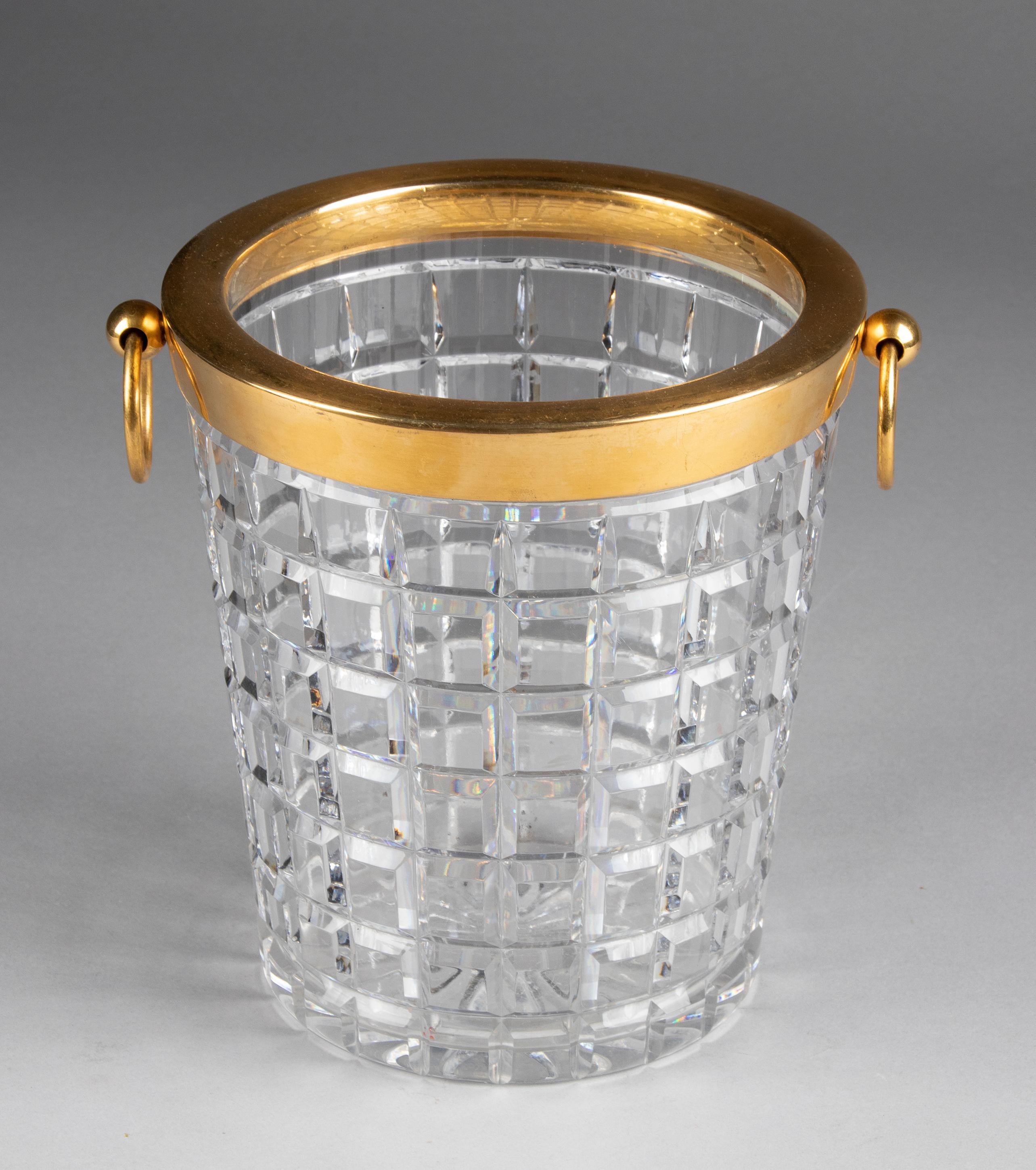 Beautiful large champagne cooler with gold-coloured copper rim. The crystal is of a good, heavy quality and has a nice deep cut in square shapes. The cooler is not marked, but it is presumably made by the Belgian maker Val Saint Lambert. The cooler