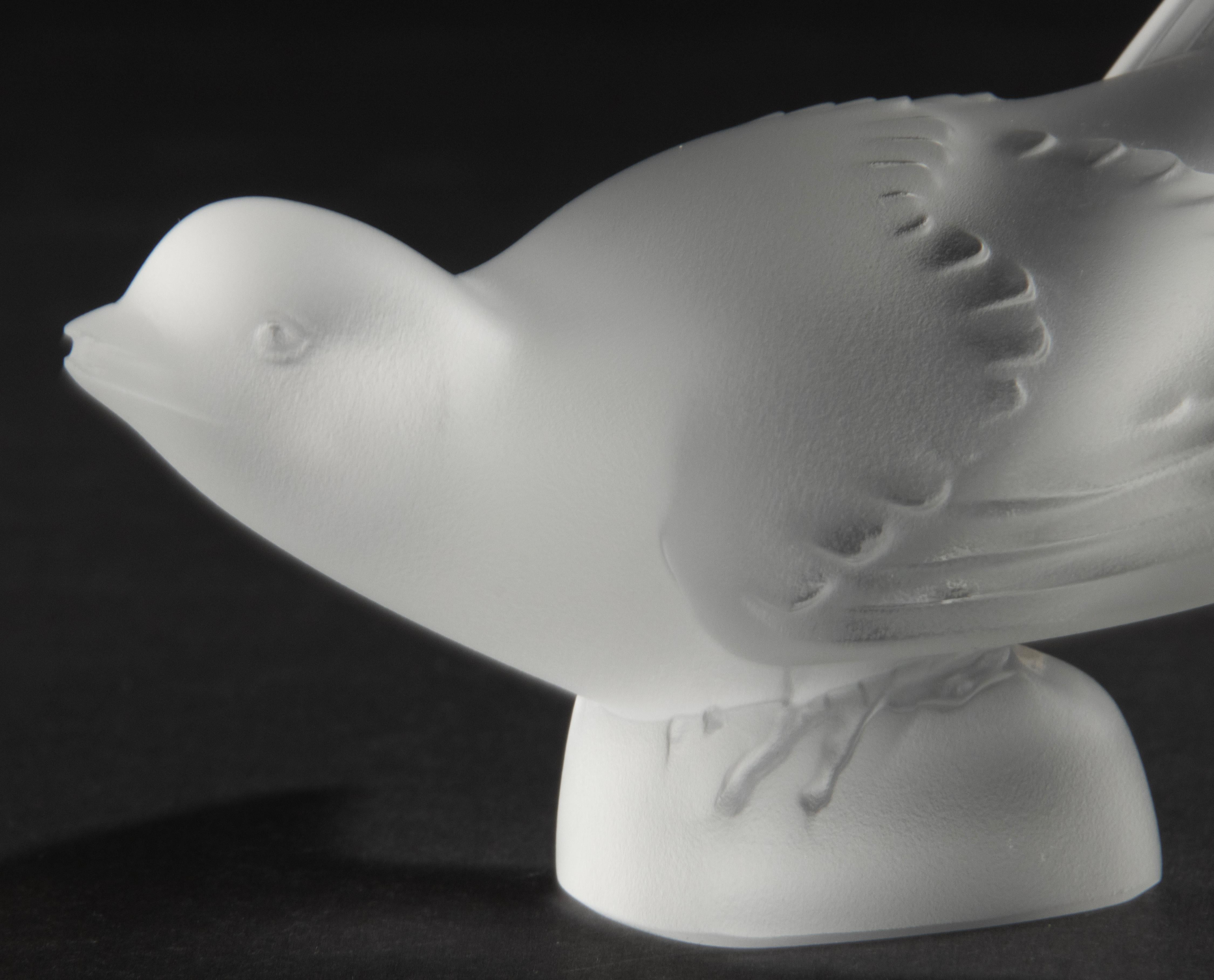 Mid-Century Modern Crystal Figurine of a Bird, Lalique Moineau Hardi 2