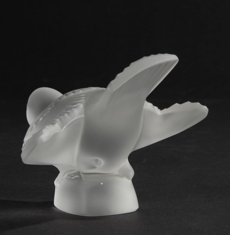 MidCentury Modern Crystal Figurine of a Bird, Lalique Moineau Hardi