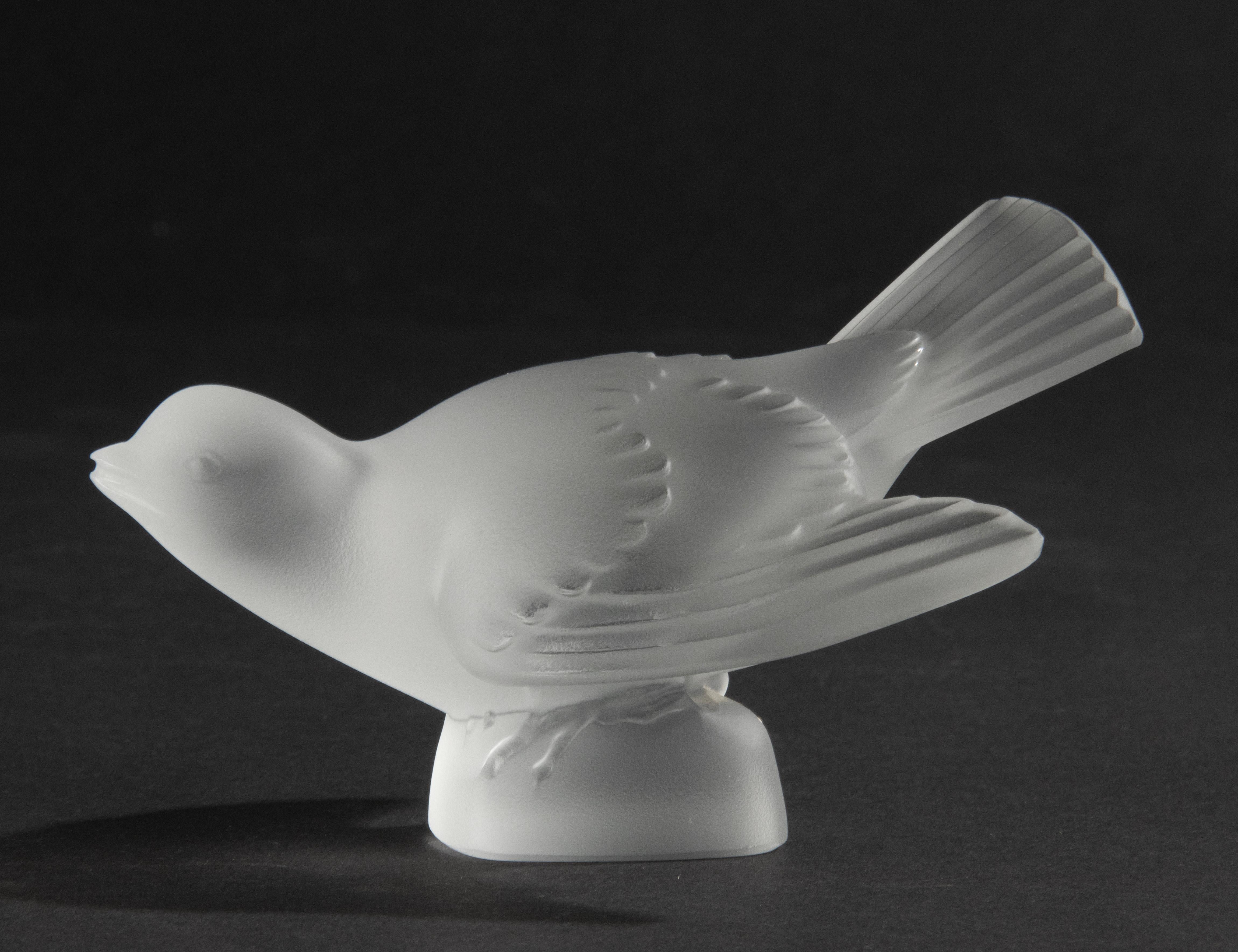 French Mid-Century Modern Crystal Figurine of a Bird, Lalique Moineau Hardi