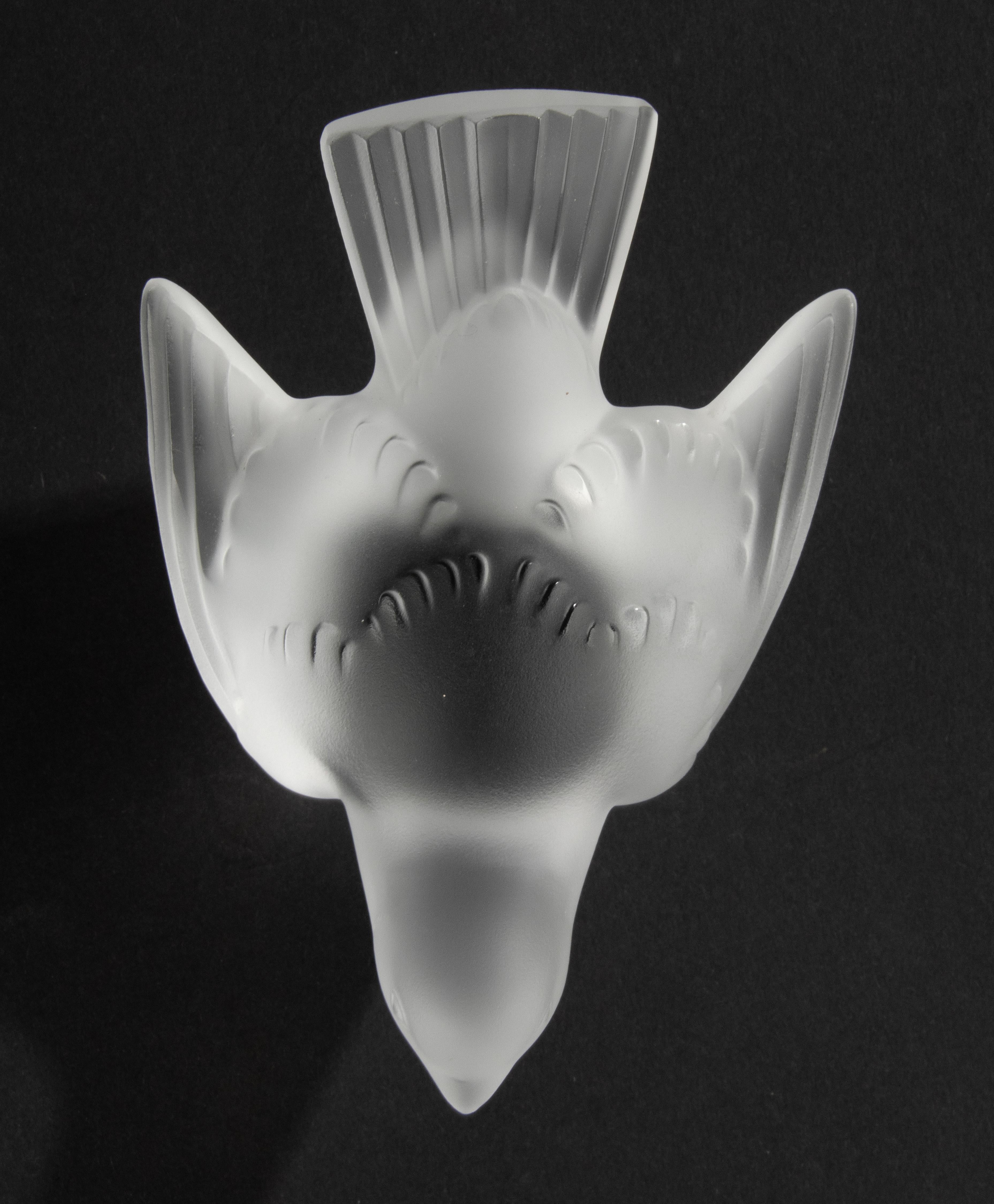 Hand-Crafted Mid-Century Modern Crystal Figurine of a Bird, Lalique Moineau Hardi