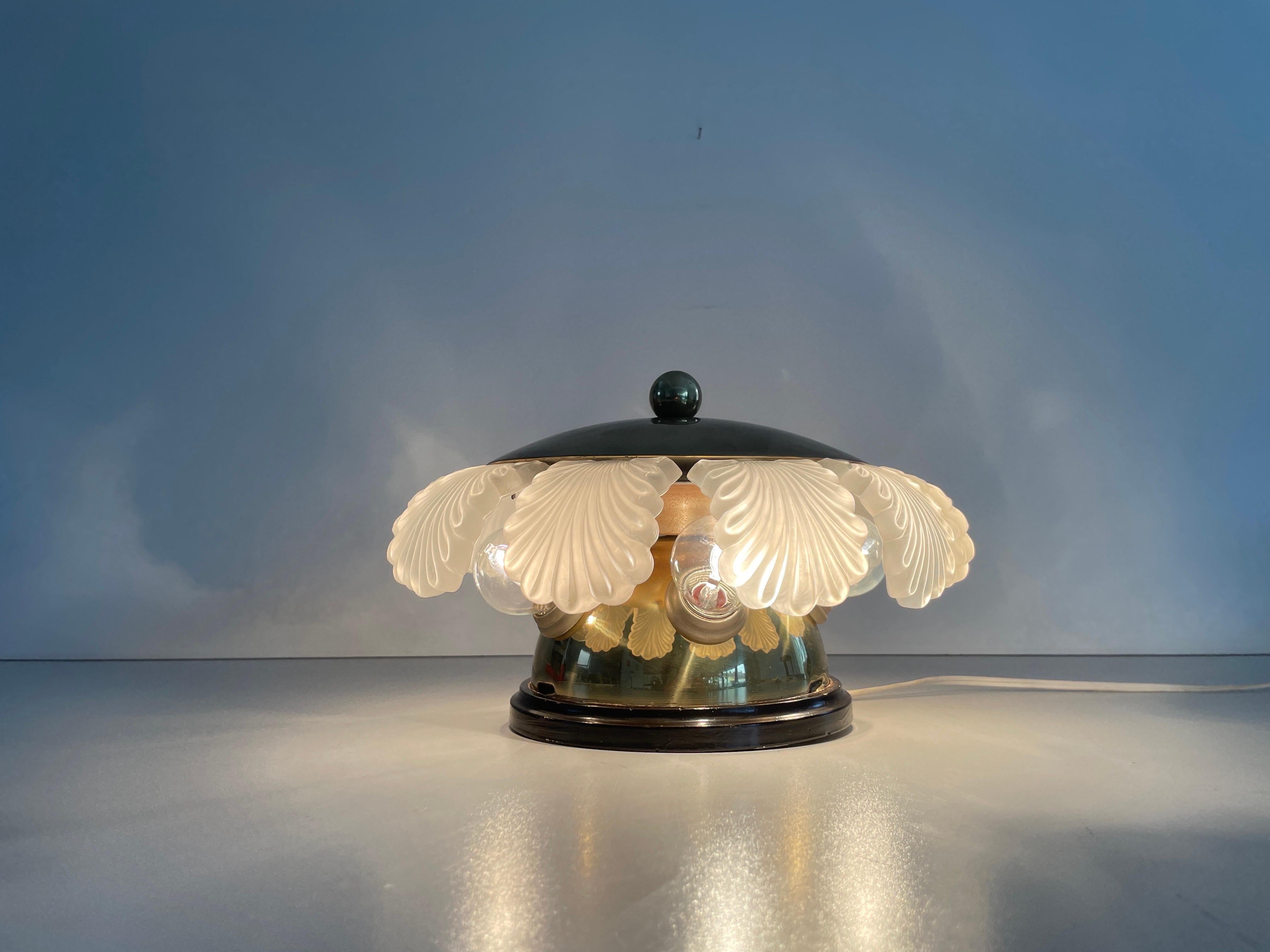 Empotrable moderno de mediados de siglo de cristal, latón y madera, años 60, Alemania en venta 7