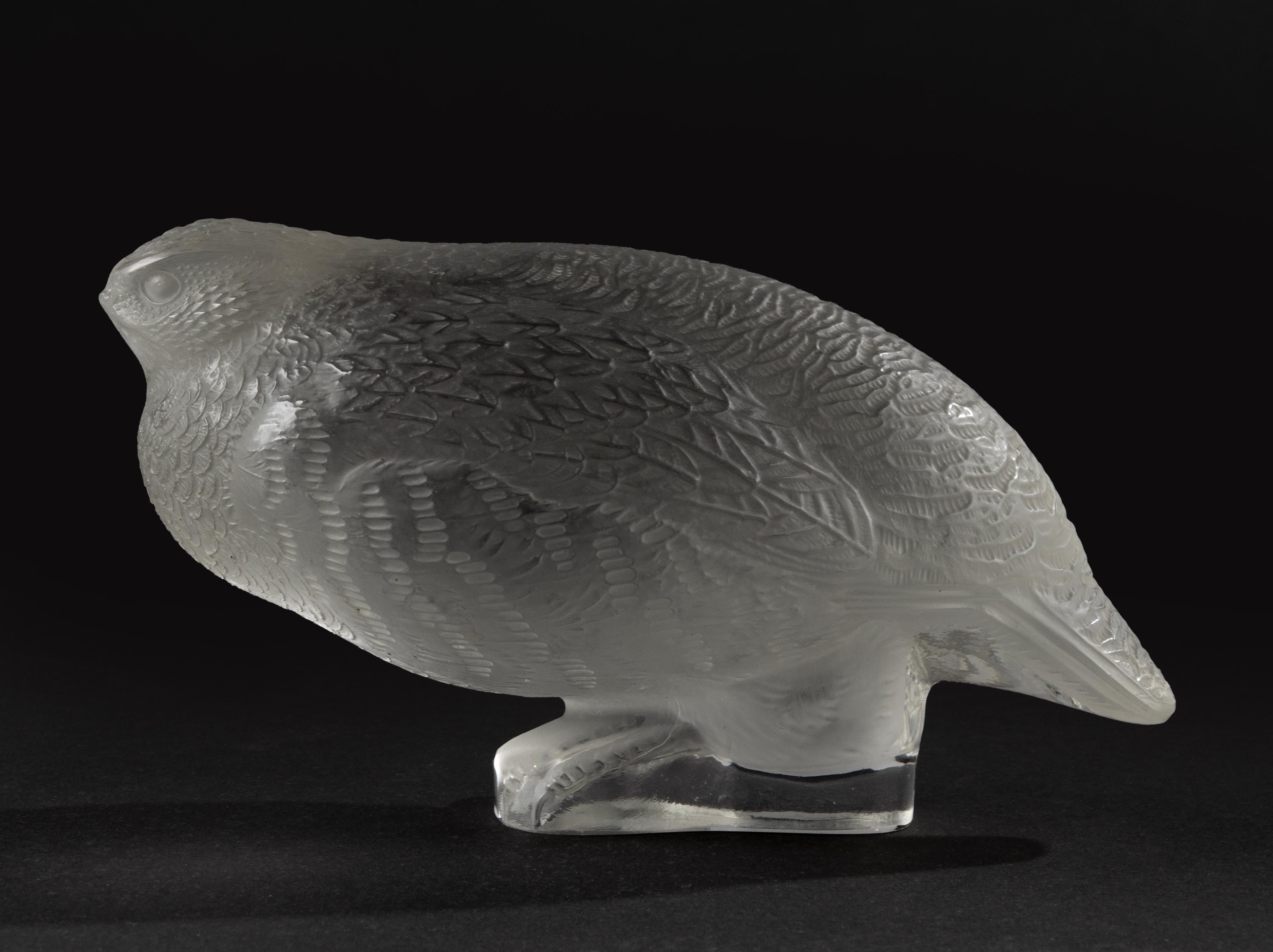 Beautiful crystal figurine or paperweight of a quail bird, made of frosted crystal. Marked on the bottom 'Lalique'. This figurine was issued in 1968. Nicely detailed design. The figurine is in very good condition.