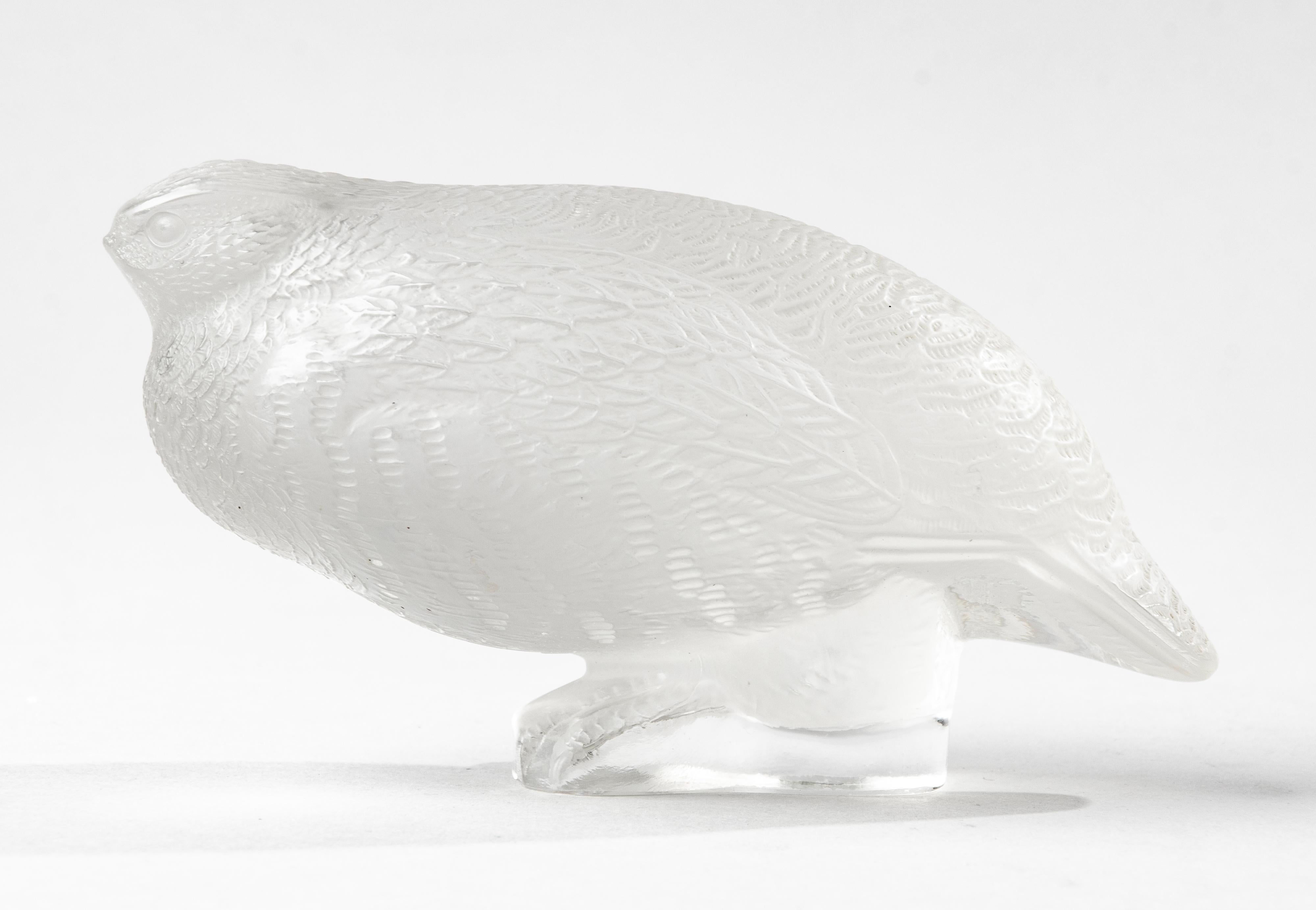 Mid-Century Modern Presse-papiers en cristal moderne du milieu du siècle / Figurine d'un oiseau piqué, Lalique en vente