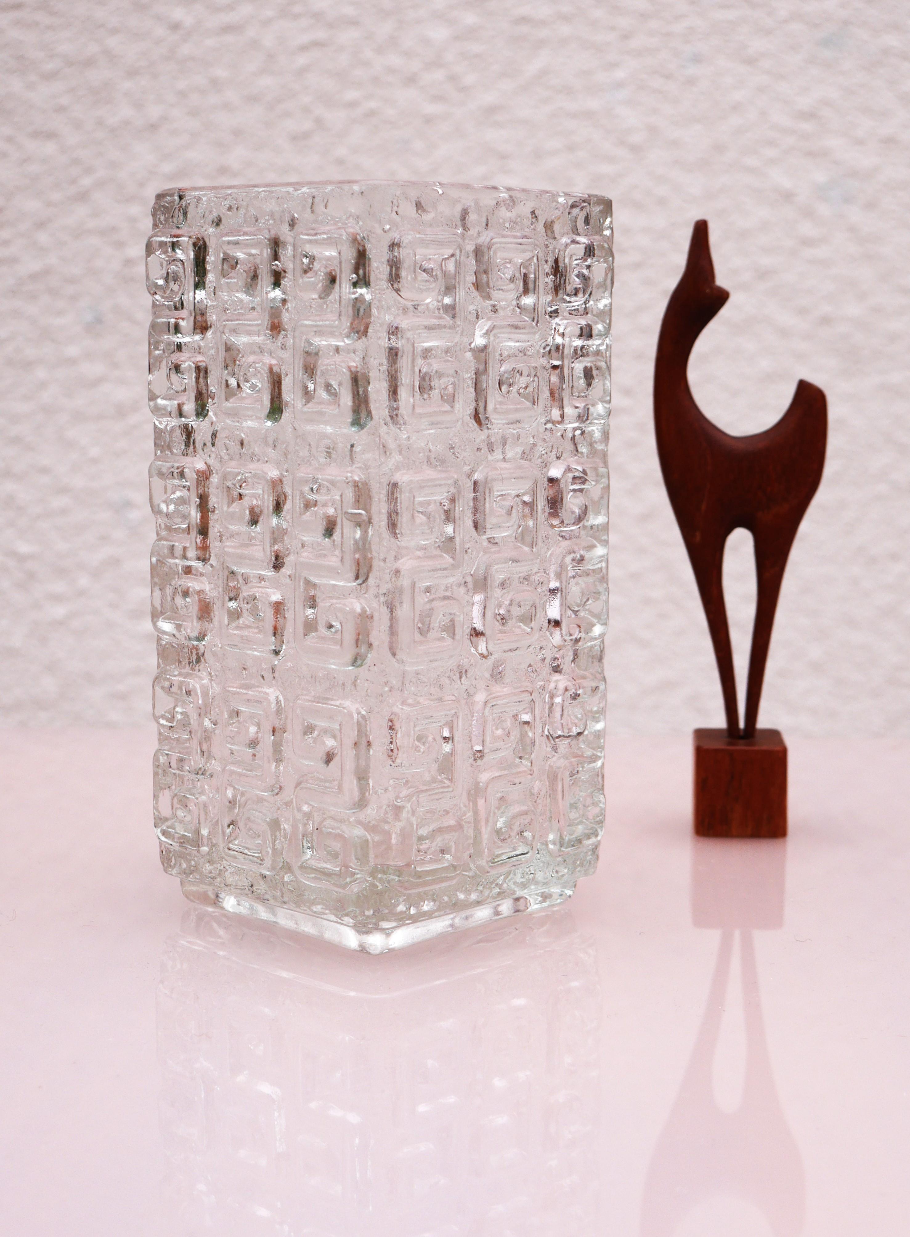 Finnish Mid-century modern crystal vase from Riihimäen lasi made by Tamara Aladin For Sale