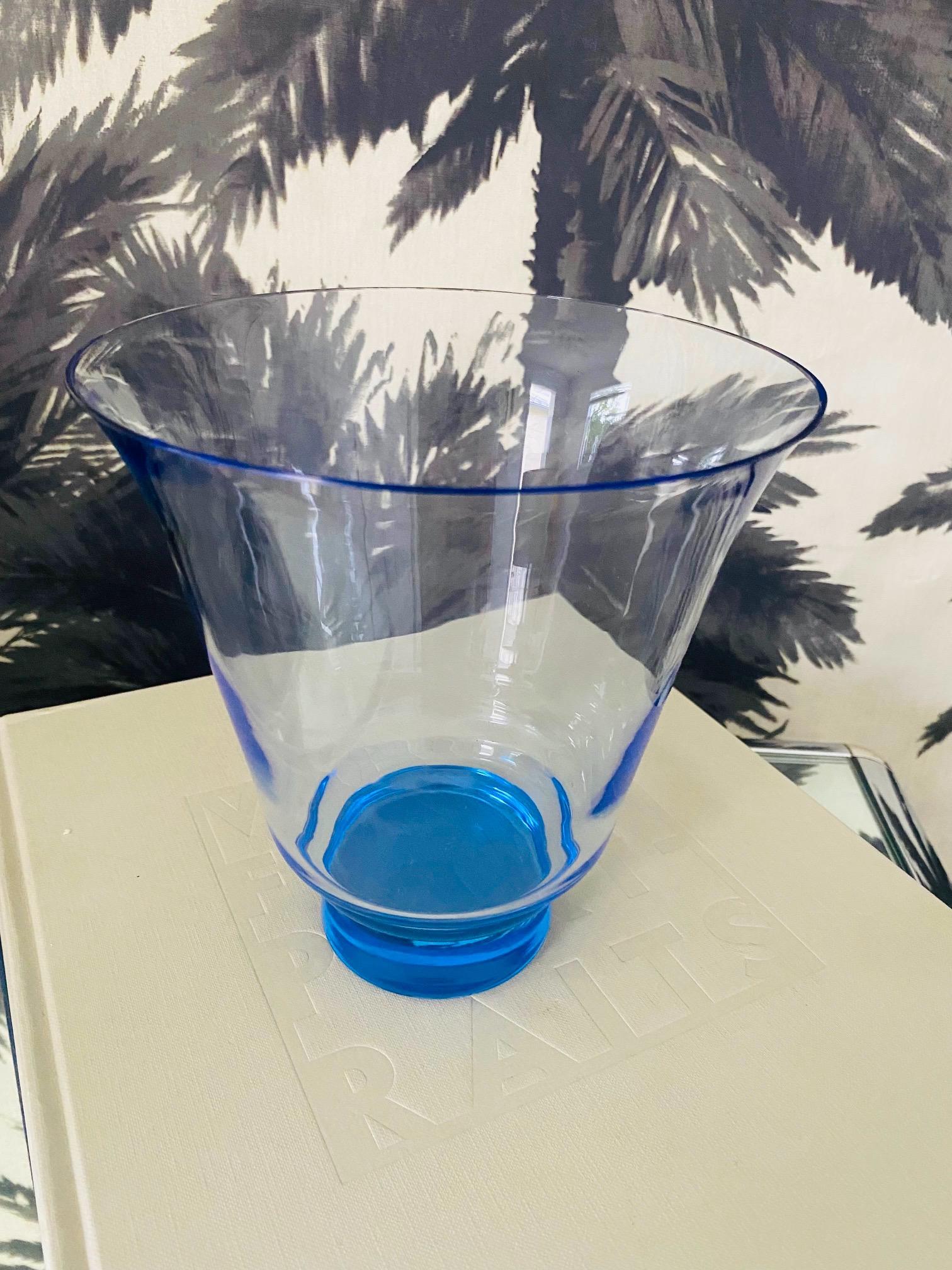 Art Deco Crystal Vase in Electric Blue, Czech Republic, c. 1940s For Sale 5